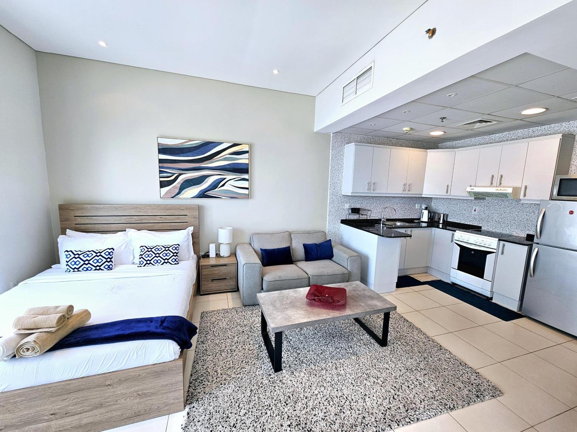Sunrise Homes - Near Jbr With Huge Balcony - Harbour Views Apartment *