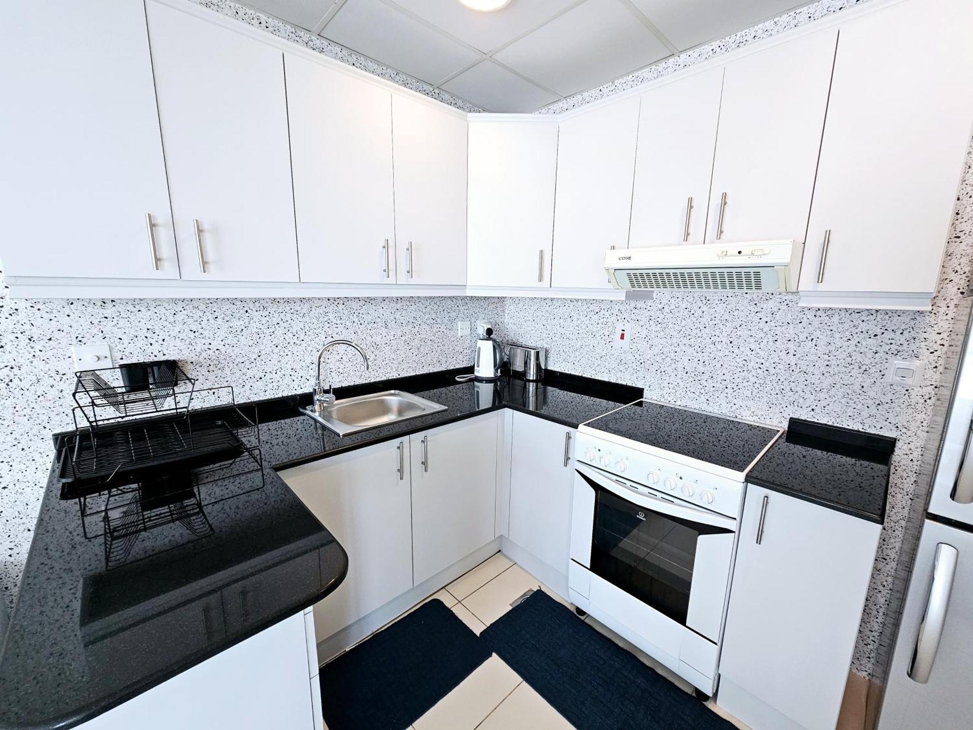Sunrise Homes - Near Jbr With Huge Balcony - Harbour Views *
