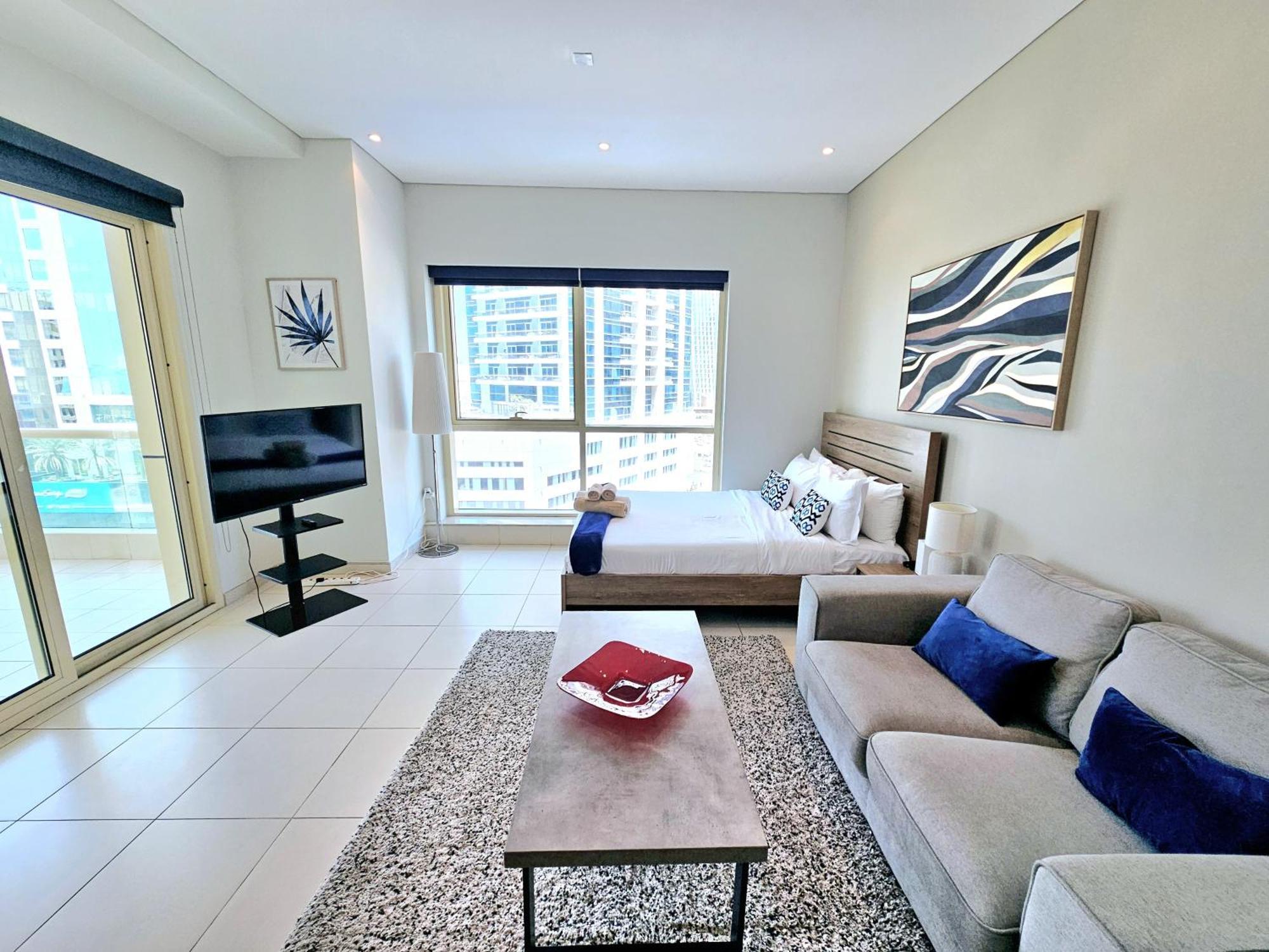 Sunrise Homes - Near Jbr With Huge Balcony - Harbour Views Apartment *