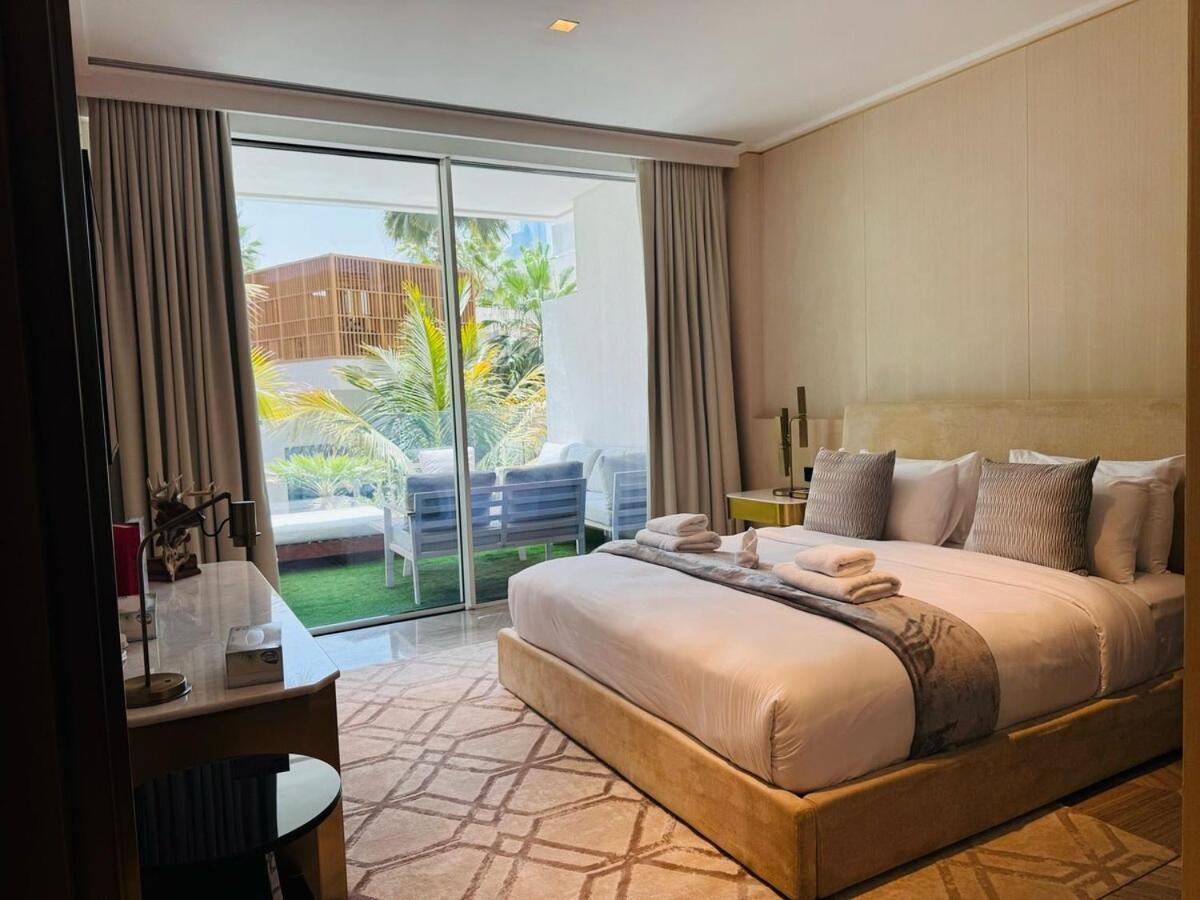 Luxe With Pool View - Lush Greenery I Access Apartment
