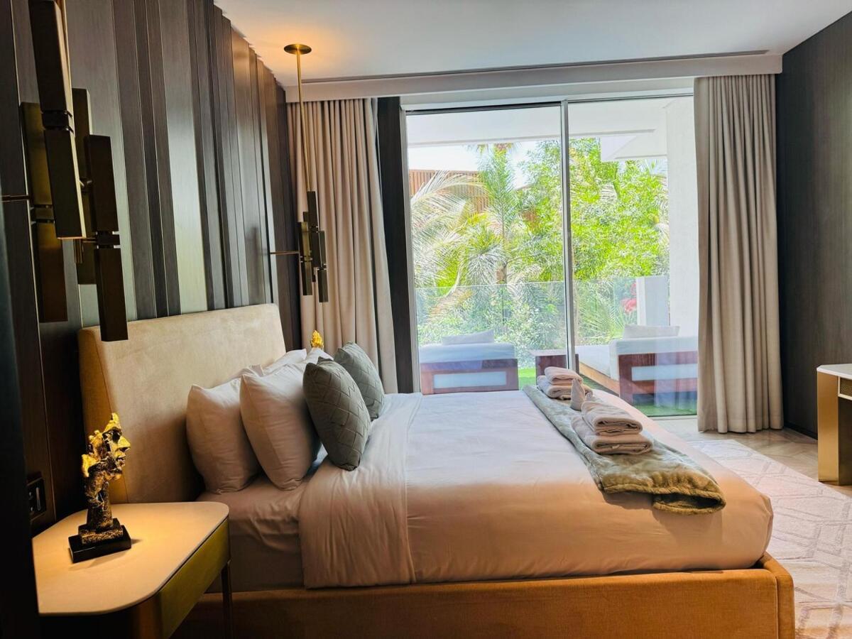 Luxe With Pool View - Lush Greenery I Access Apartment *