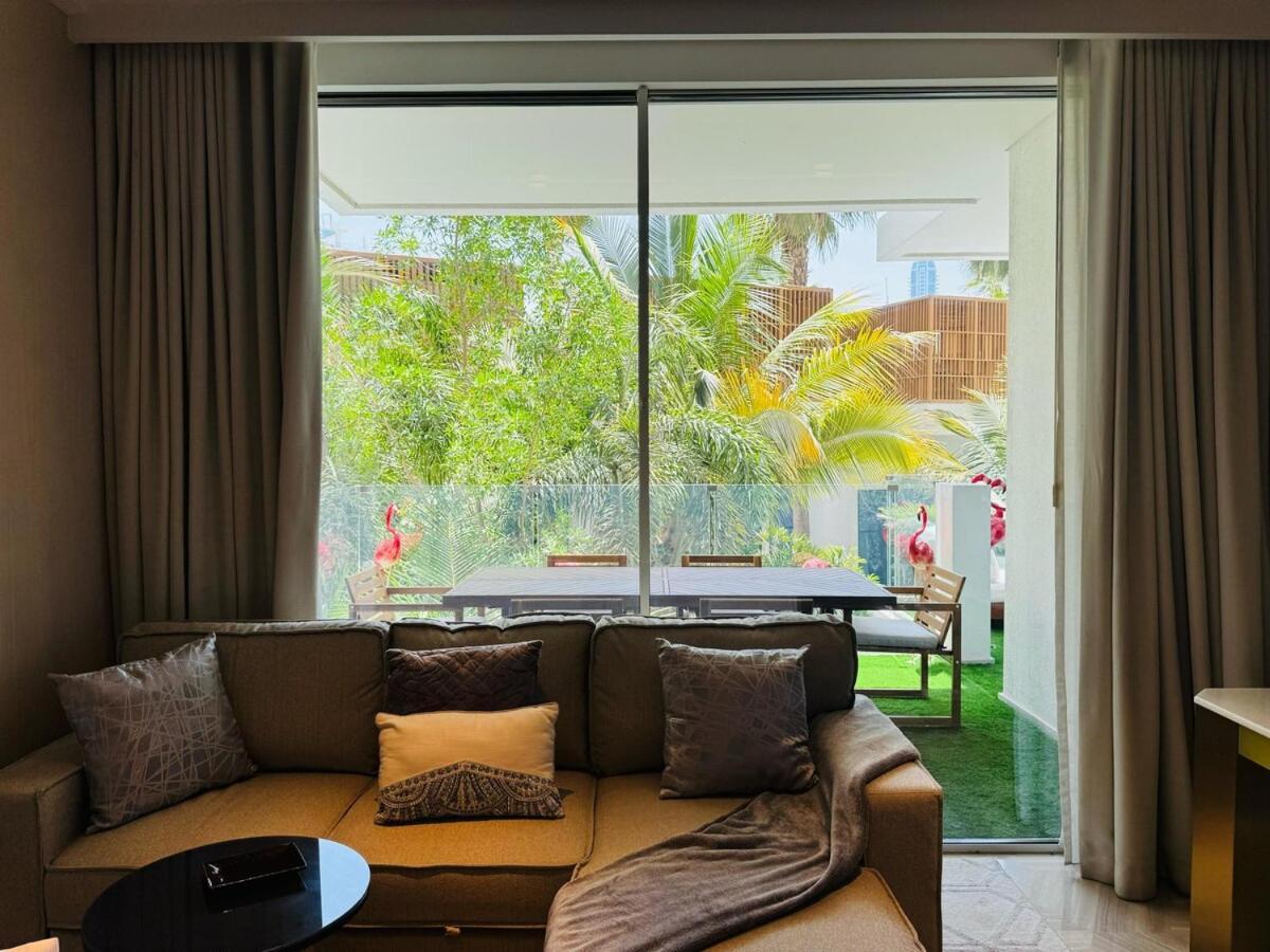 Luxe With Pool View - Lush Greenery I Access Apartment *