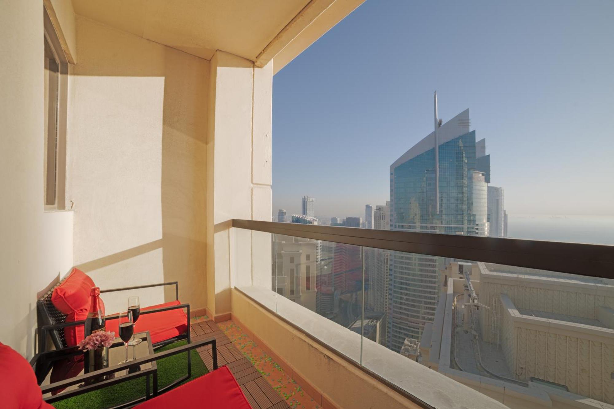 Eye & Sea View 2br Marina & Walk * Dubai