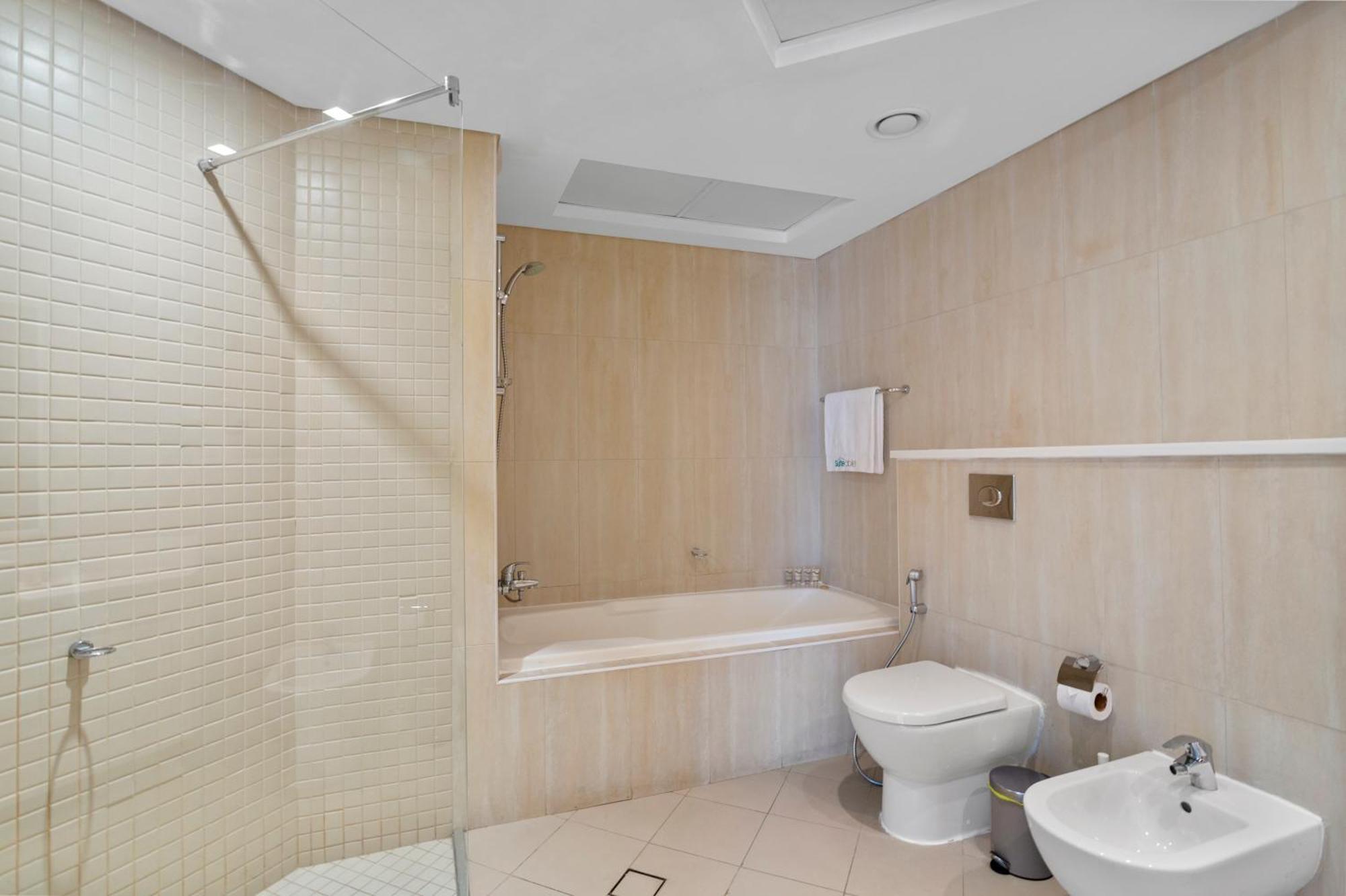 Serene 2-bedroom Escape With Sea Steps Away In Jbr