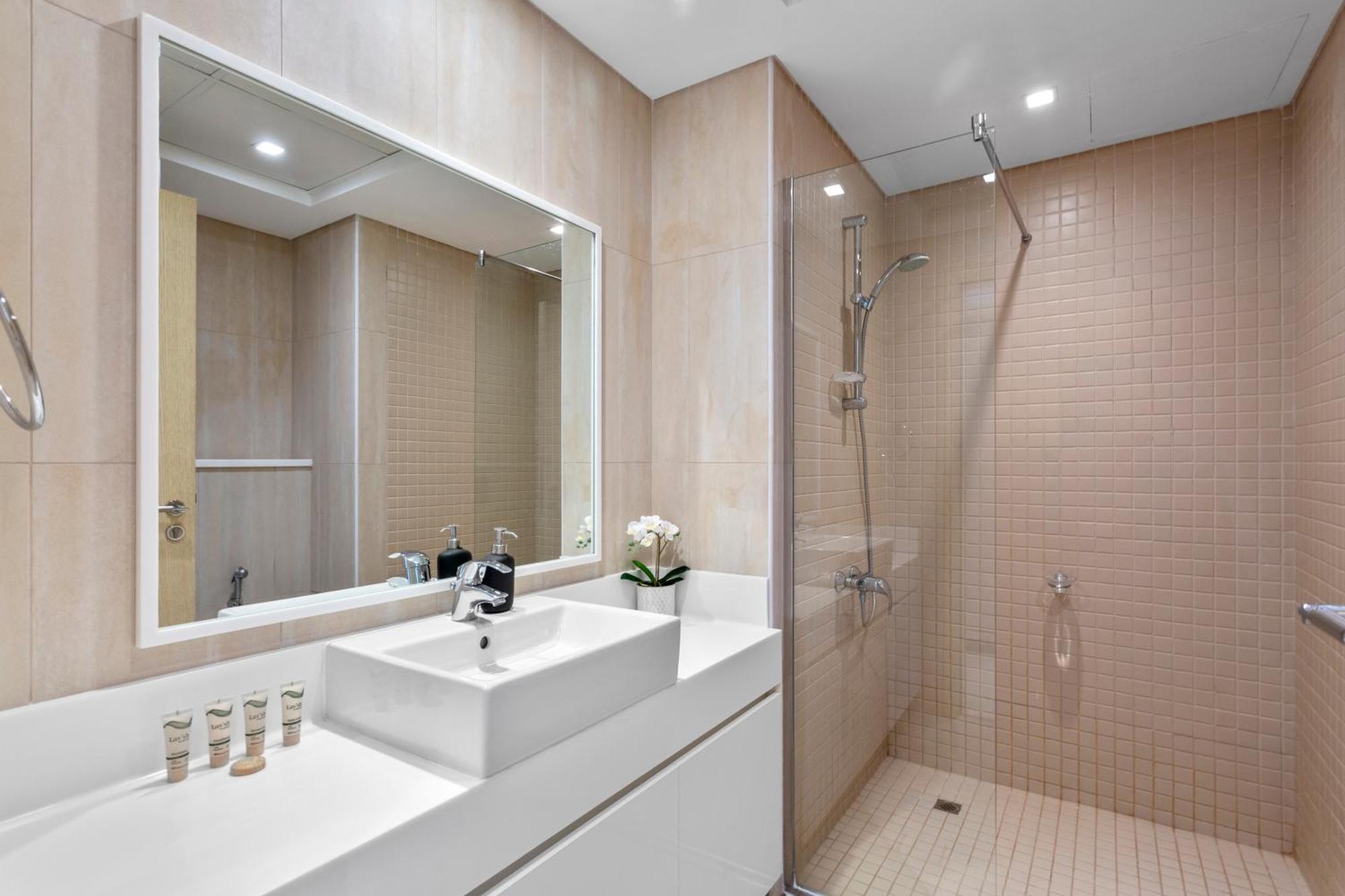 Serene 2-bedroom Escape With Sea Steps Away In Jbr * Dubai