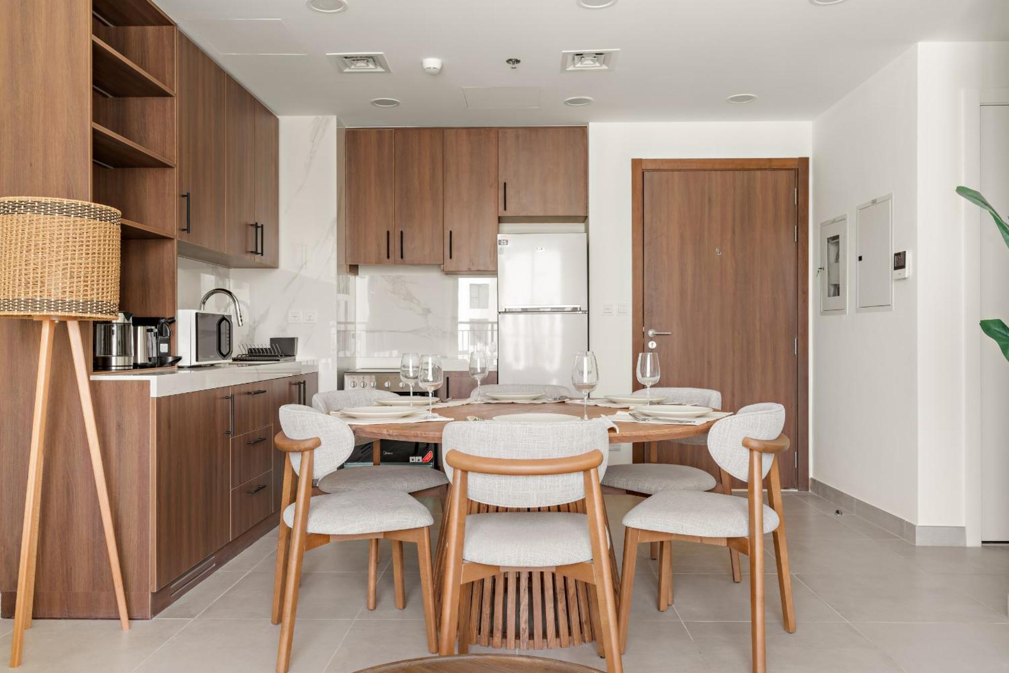 Apartment Vayk - Modern 2bd With Pool View In Town Square Dubai