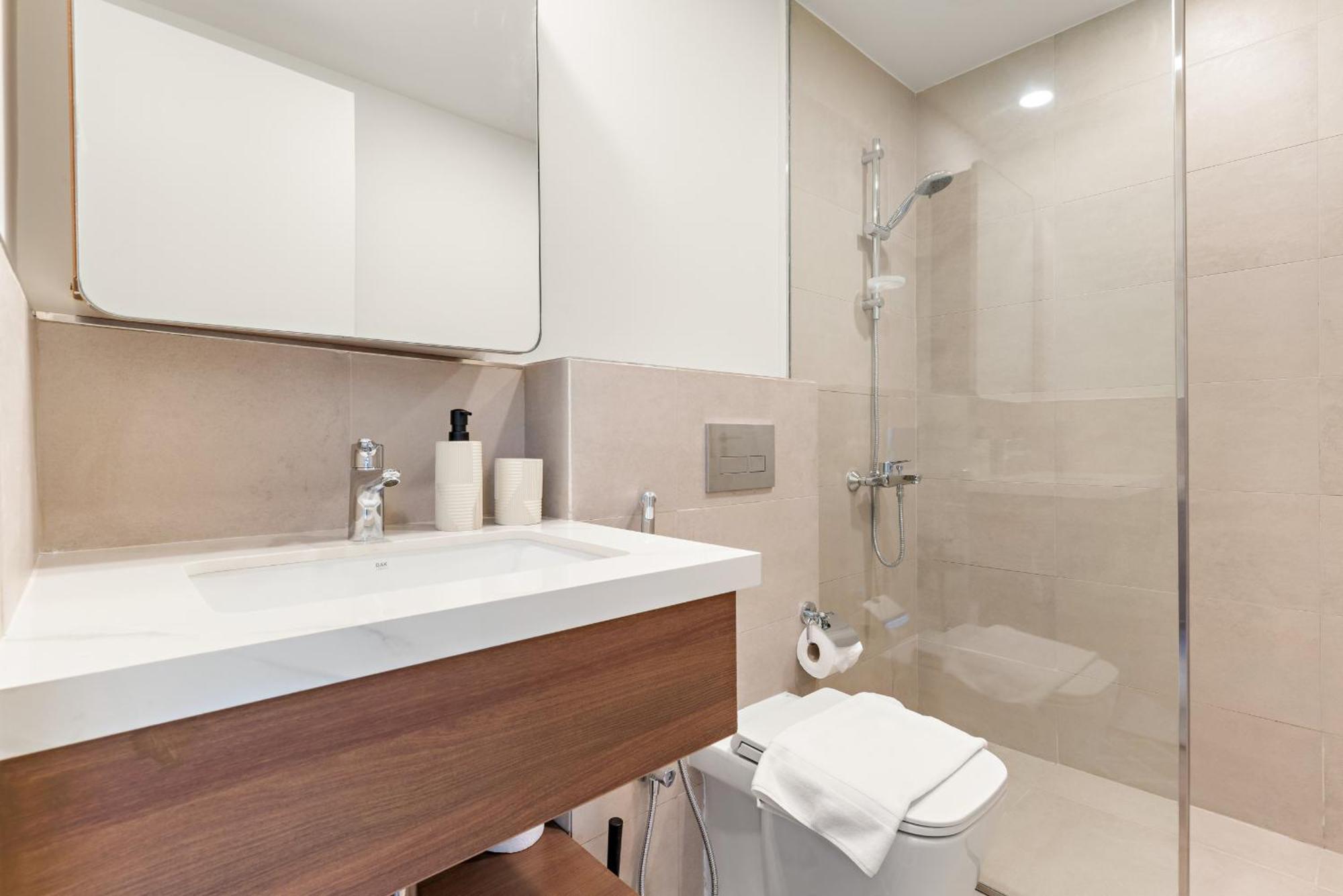 Vayk - Modern 2bd With Pool View In Town Square Dubai