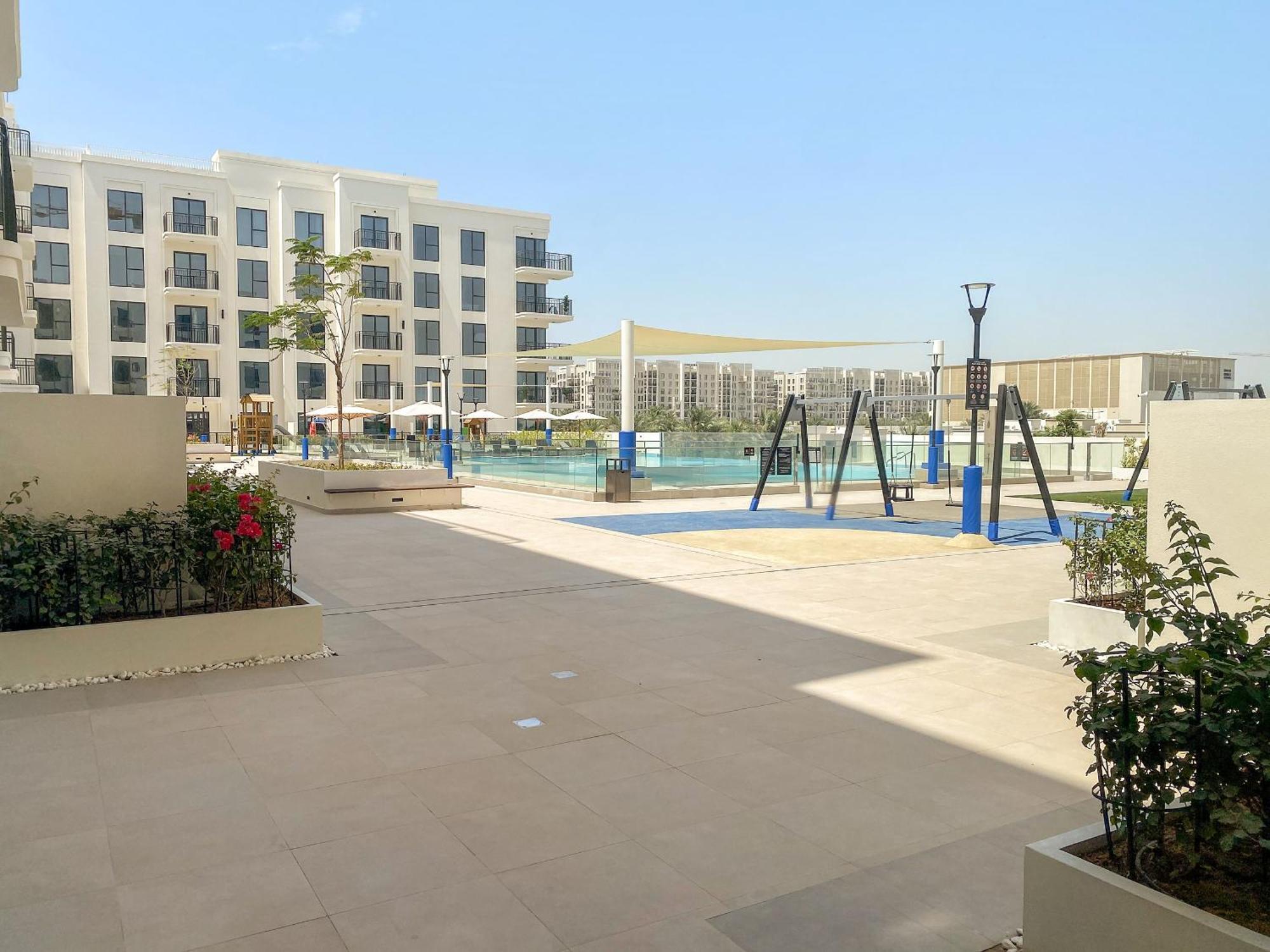 Vayk - Modern 2bd With Pool View In Town Square Apartment *