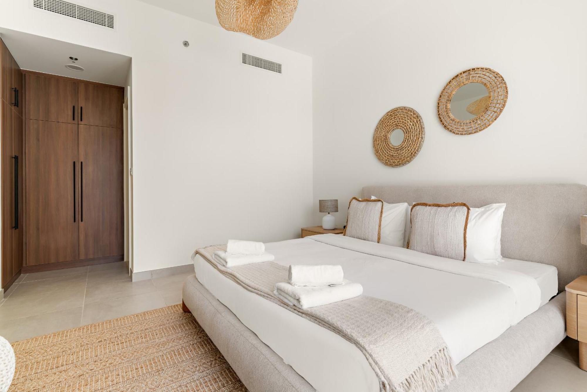 Vayk - Modern 2bd With Pool View In Town Square Dubai