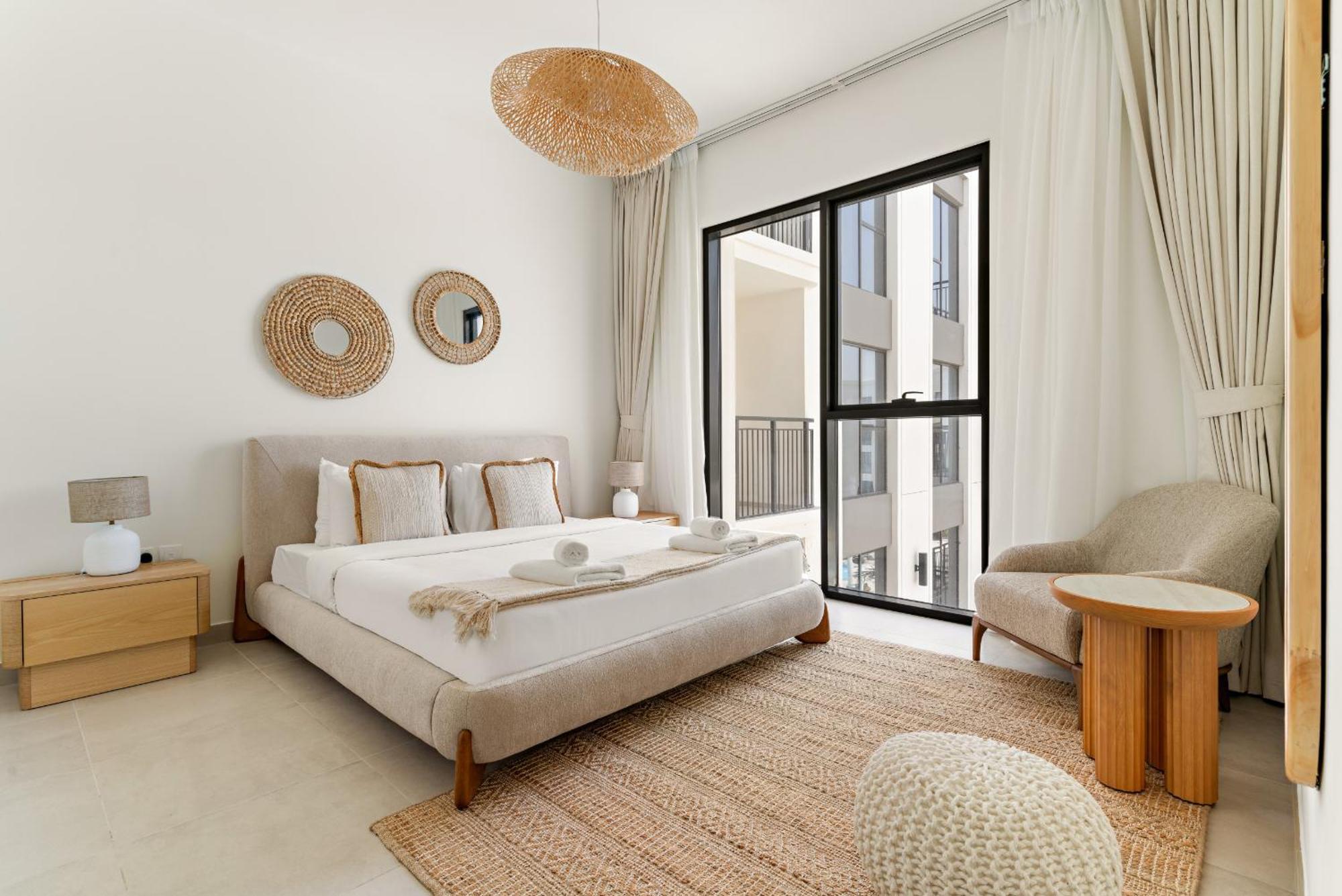 Apartment Vayk - Modern 2bd With Pool View In Town Square *