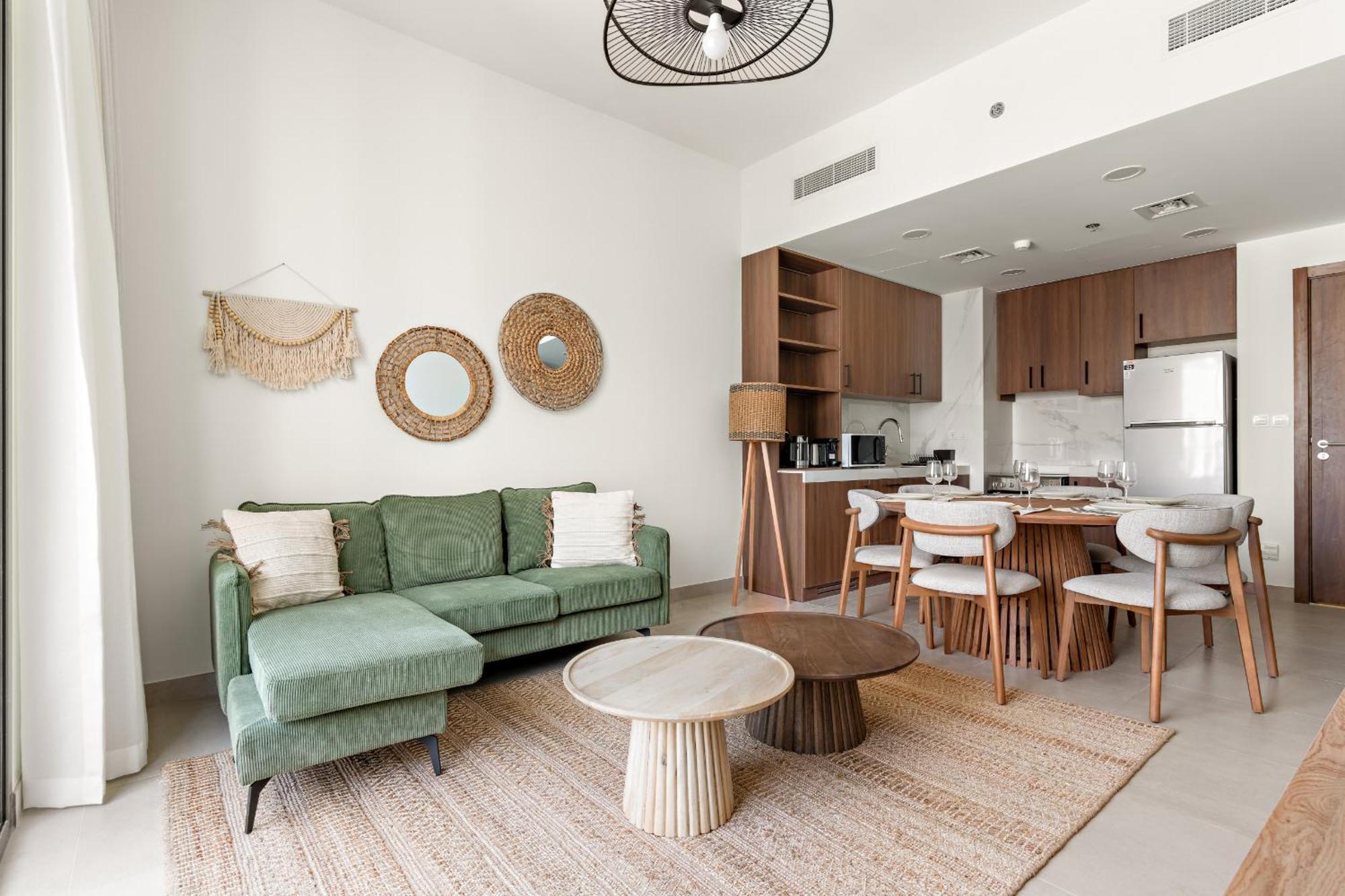 Apartment Vayk - Modern 2bd With Pool View In Town Square