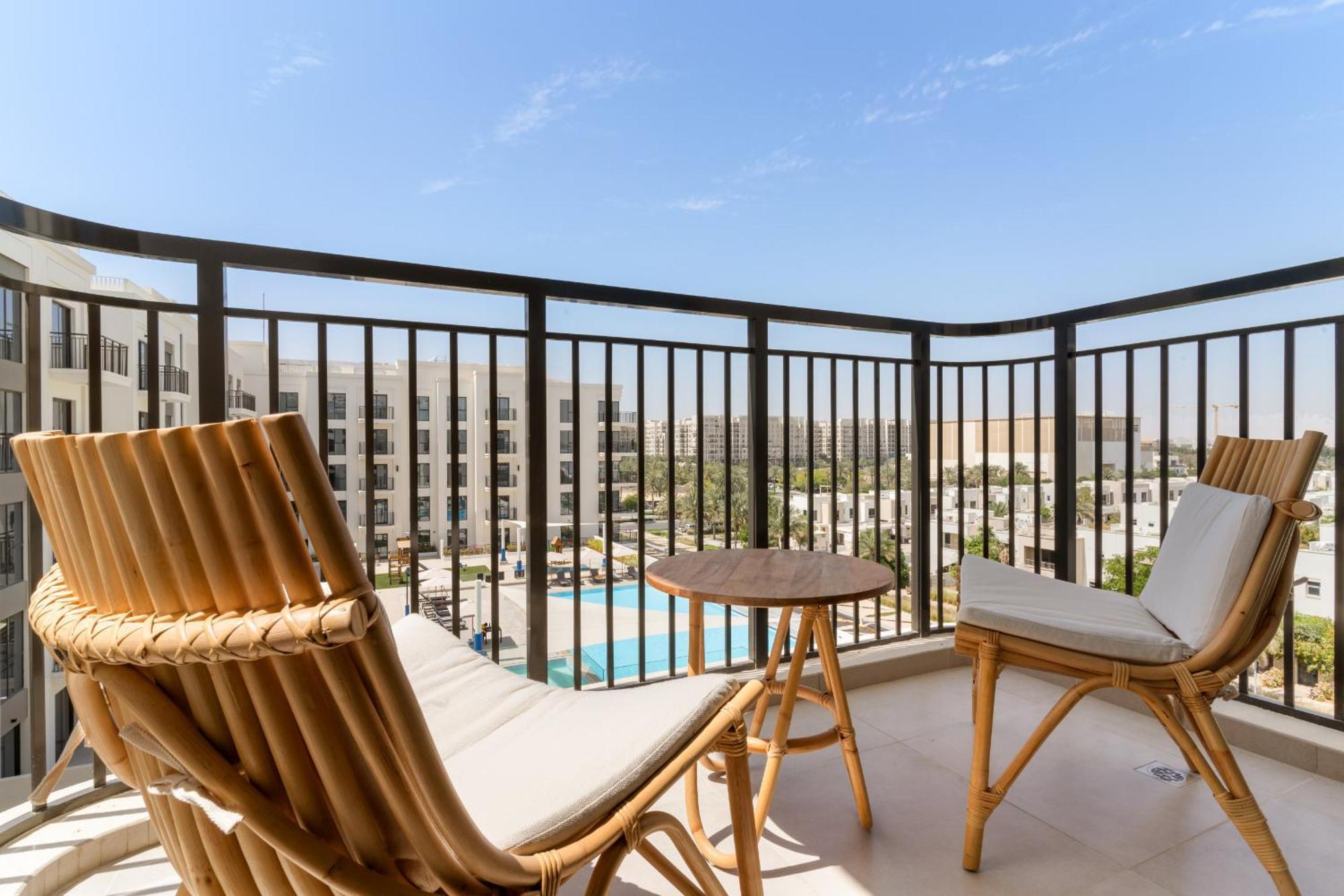 Apartment Vayk - Modern 2bd With Pool View In Town Square *