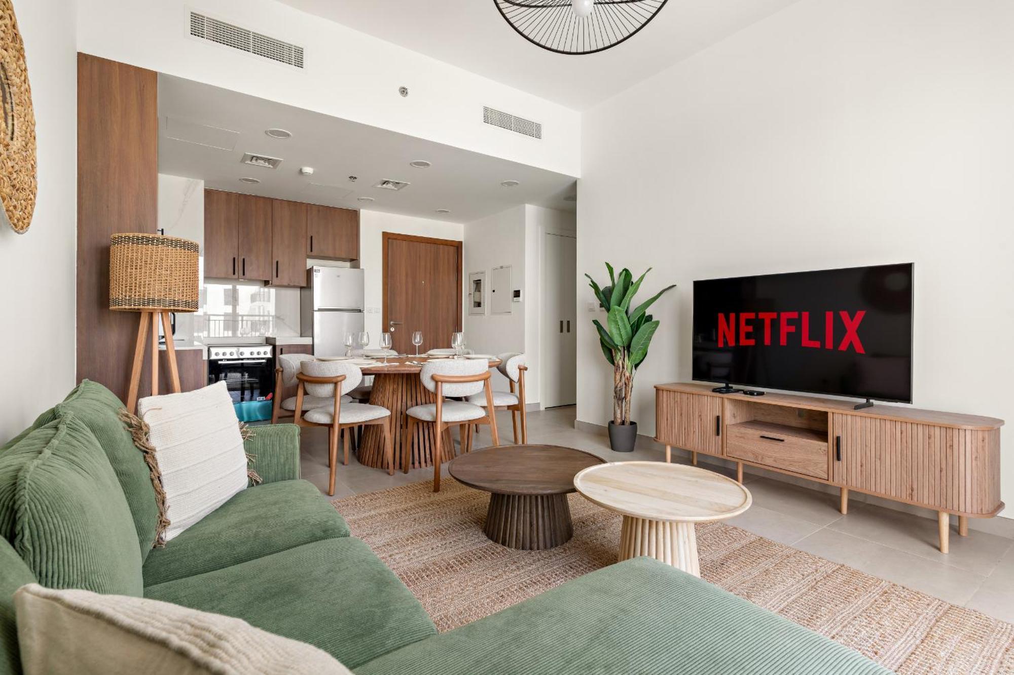 Vayk - Modern 2bd With Pool View In Town Square Apartment *