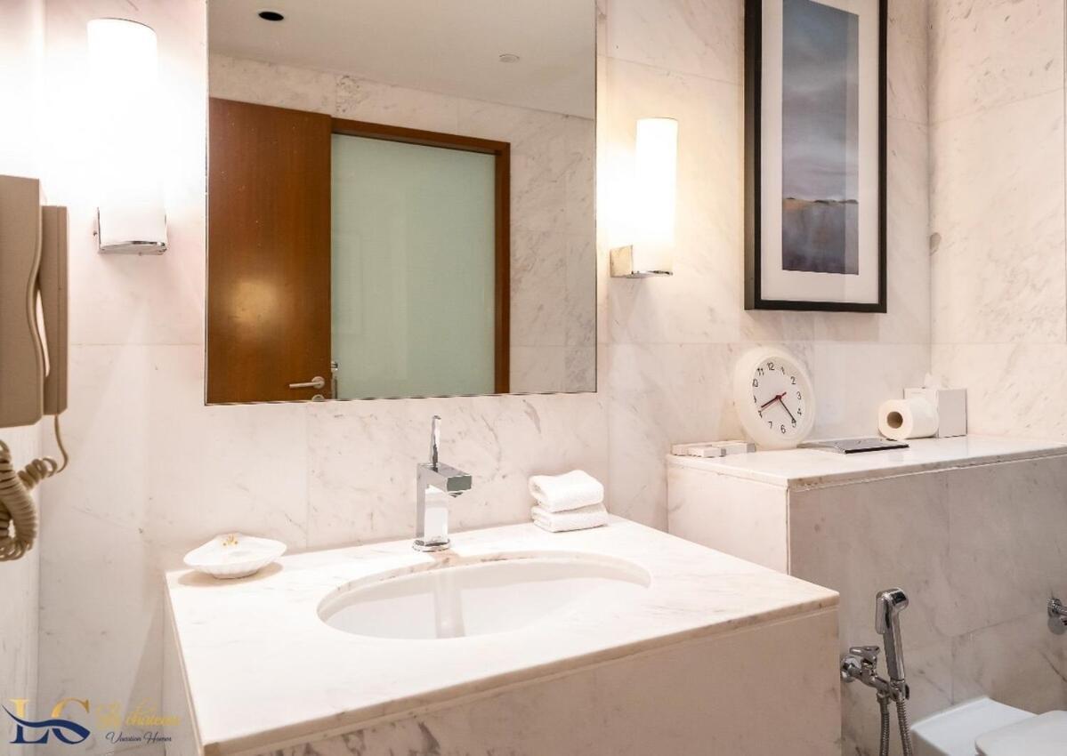 1br At The Address Mall Apartment Dubai