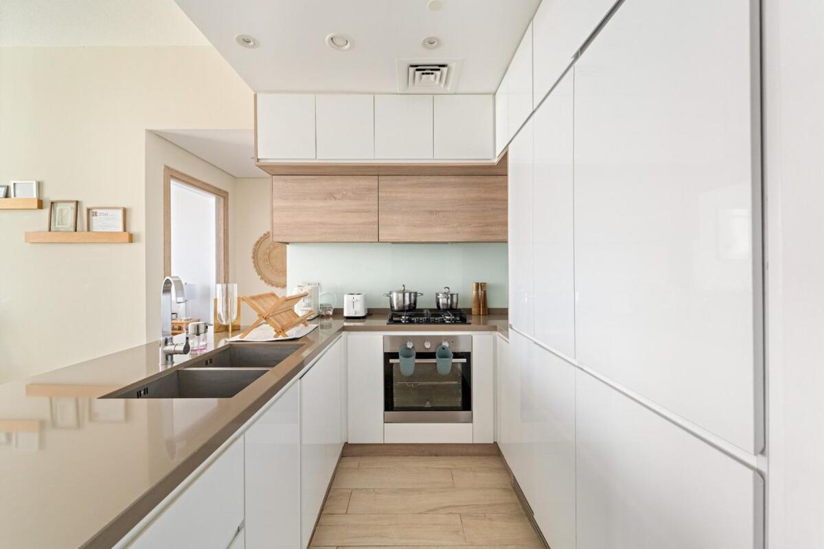 First Class 1br Elegant Marina Hideaway Dubai