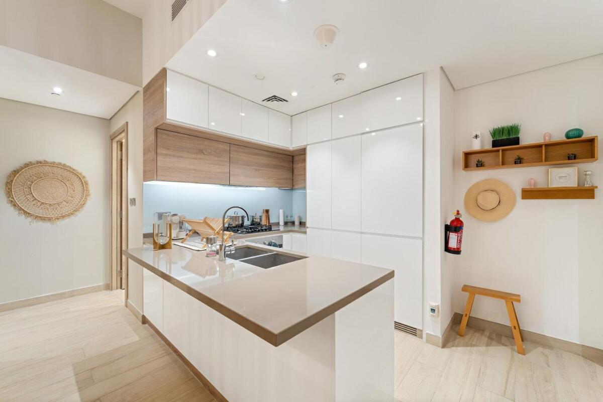 Apartment First Class 1br Elegant Marina Hideaway Dubai