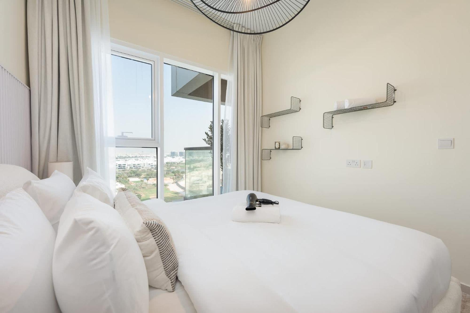 Tranquil 1br Hideaway In Damac Hills * Dubai