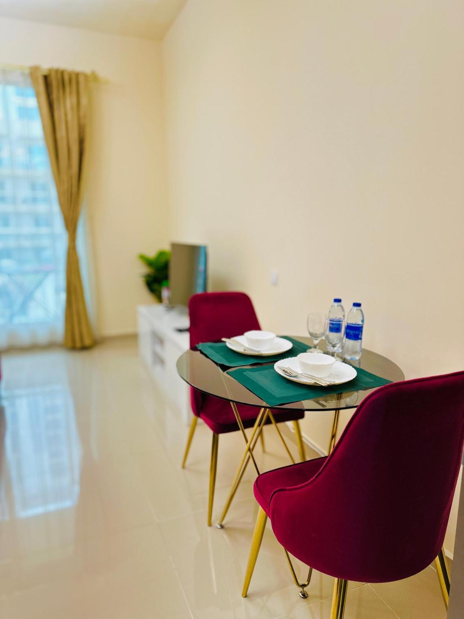 Apartment Comfy In Jvc Great Location Fast Wi-fi
