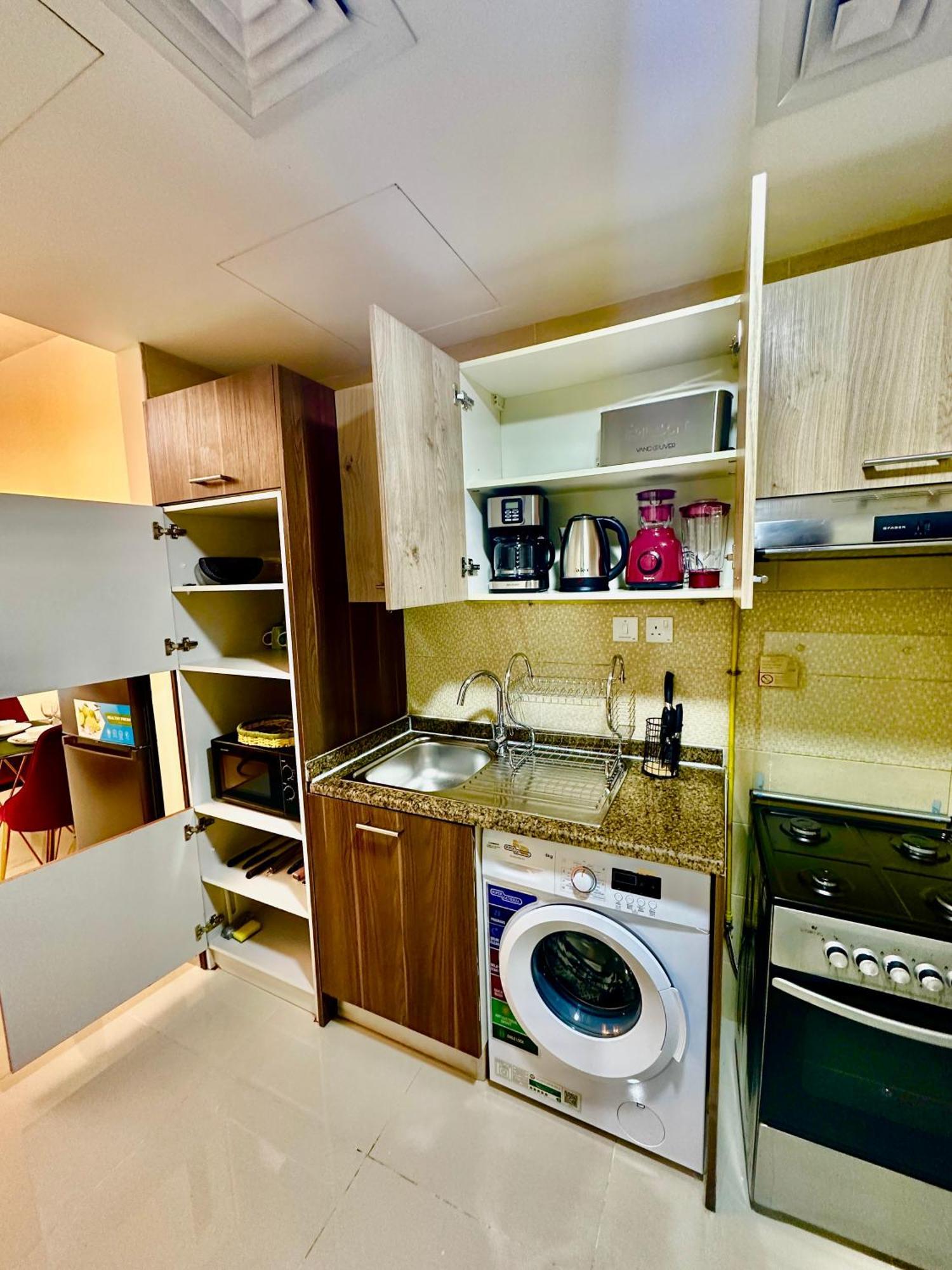 Comfy In Jvc Great Location Fast Wi-fi Apartment *