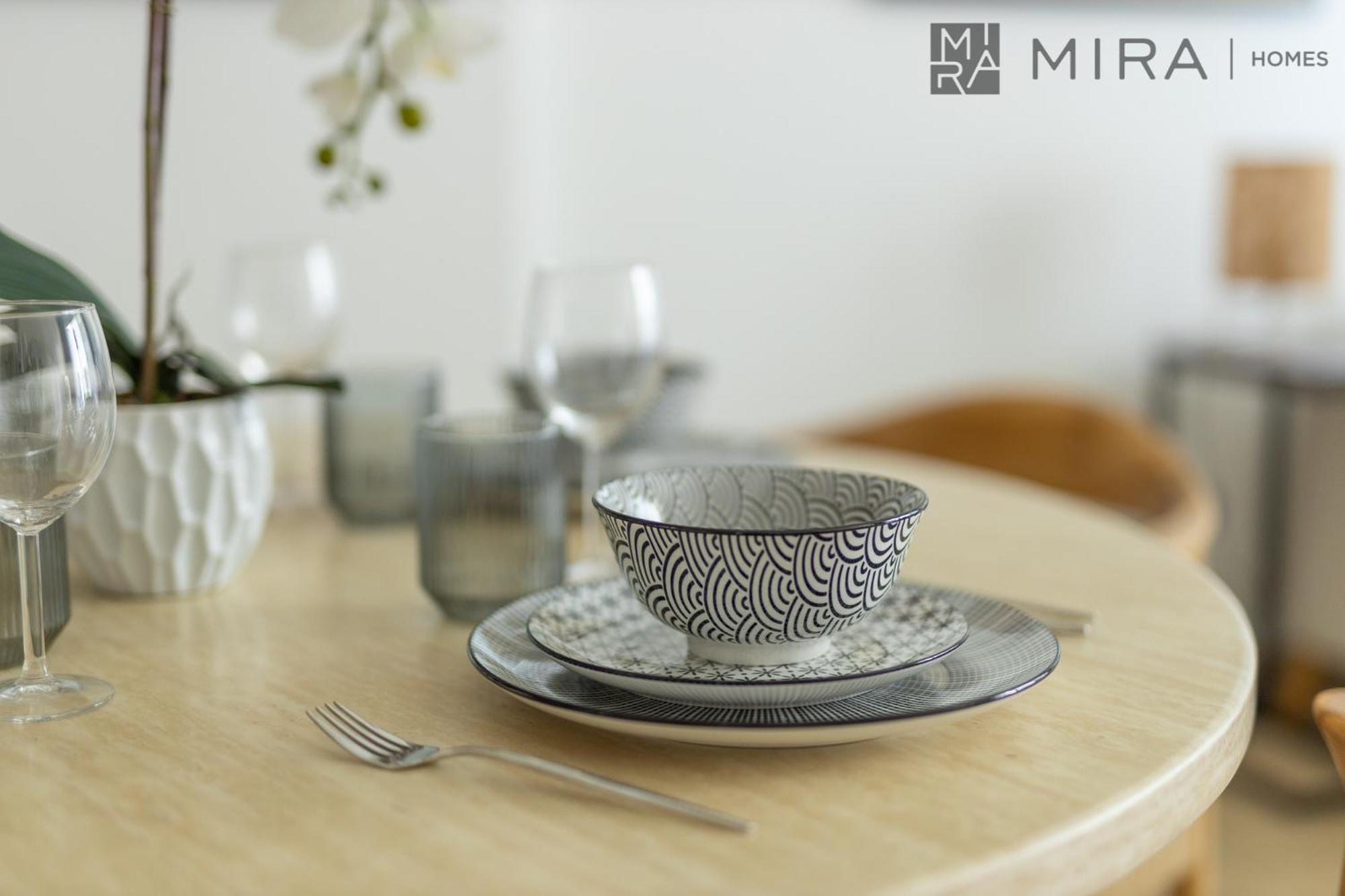Mira Homes -cosy 2 Bhk With Marina View Apartment *