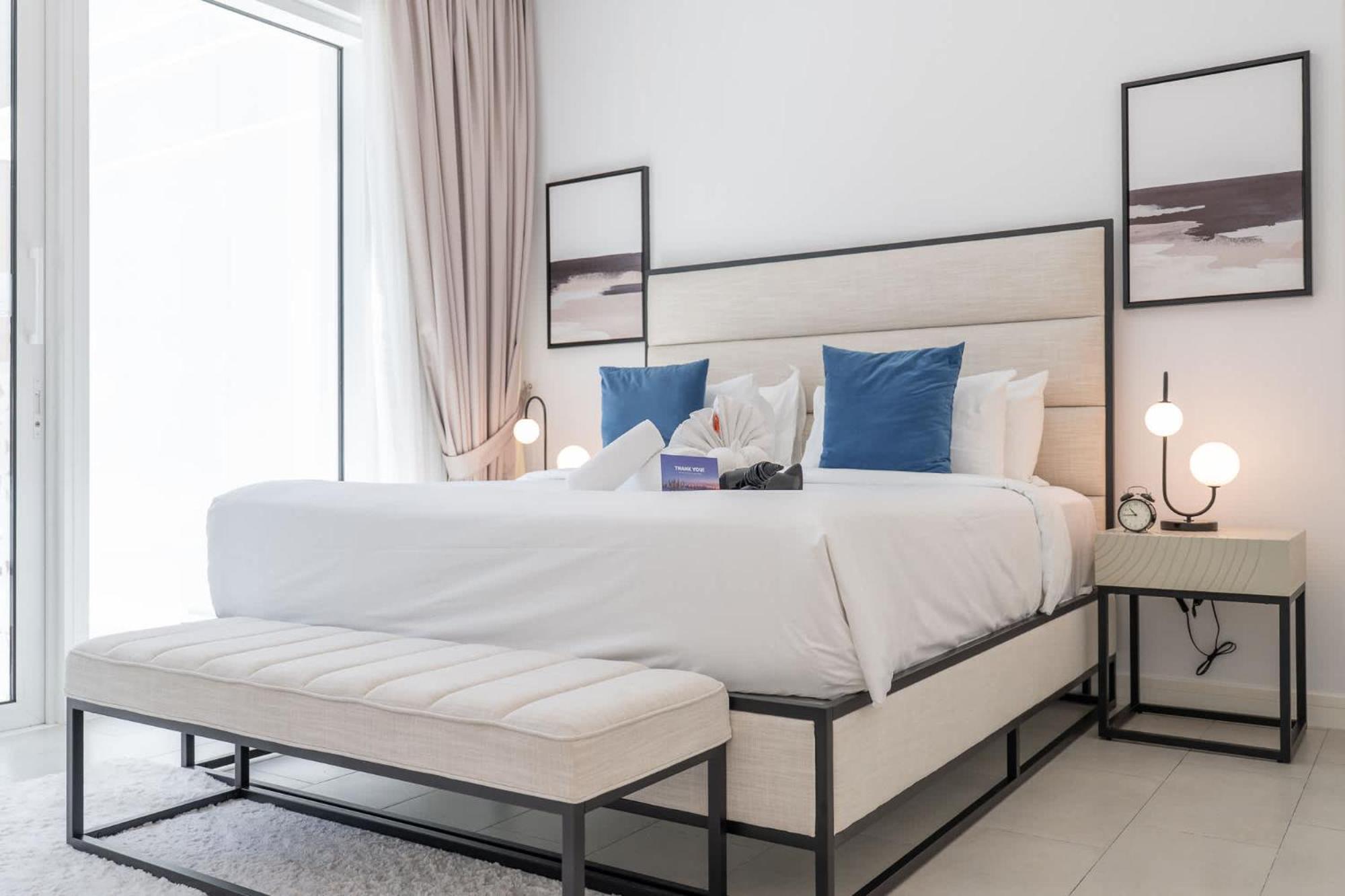 Situated On The Famous Jbr With Direct Access Apartment *