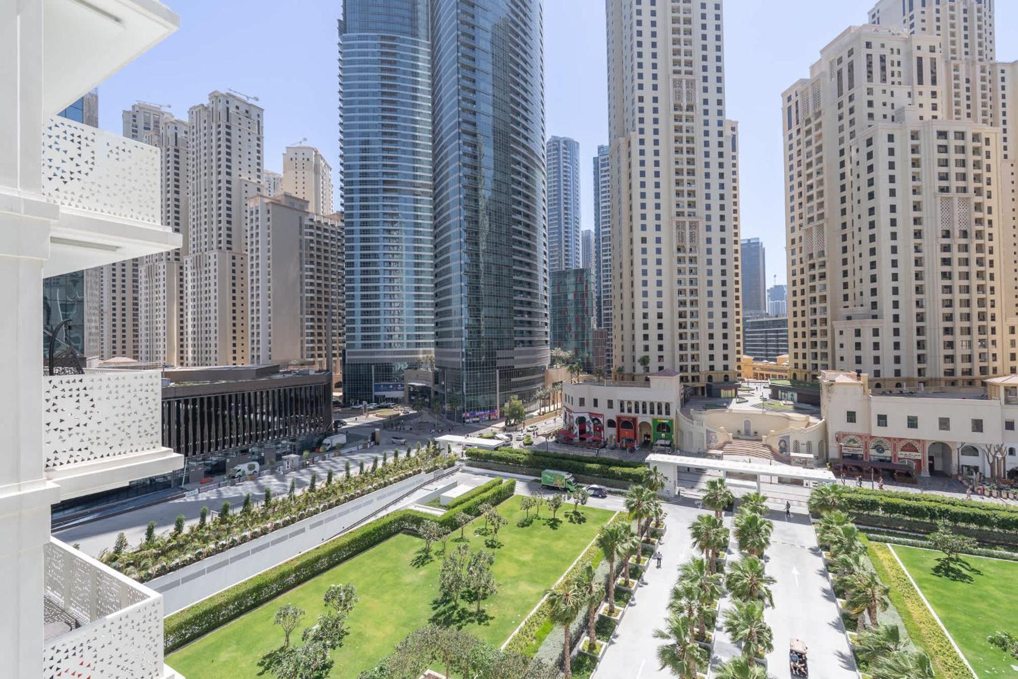 Situated On The Famous Jbr With Direct Access Apartment