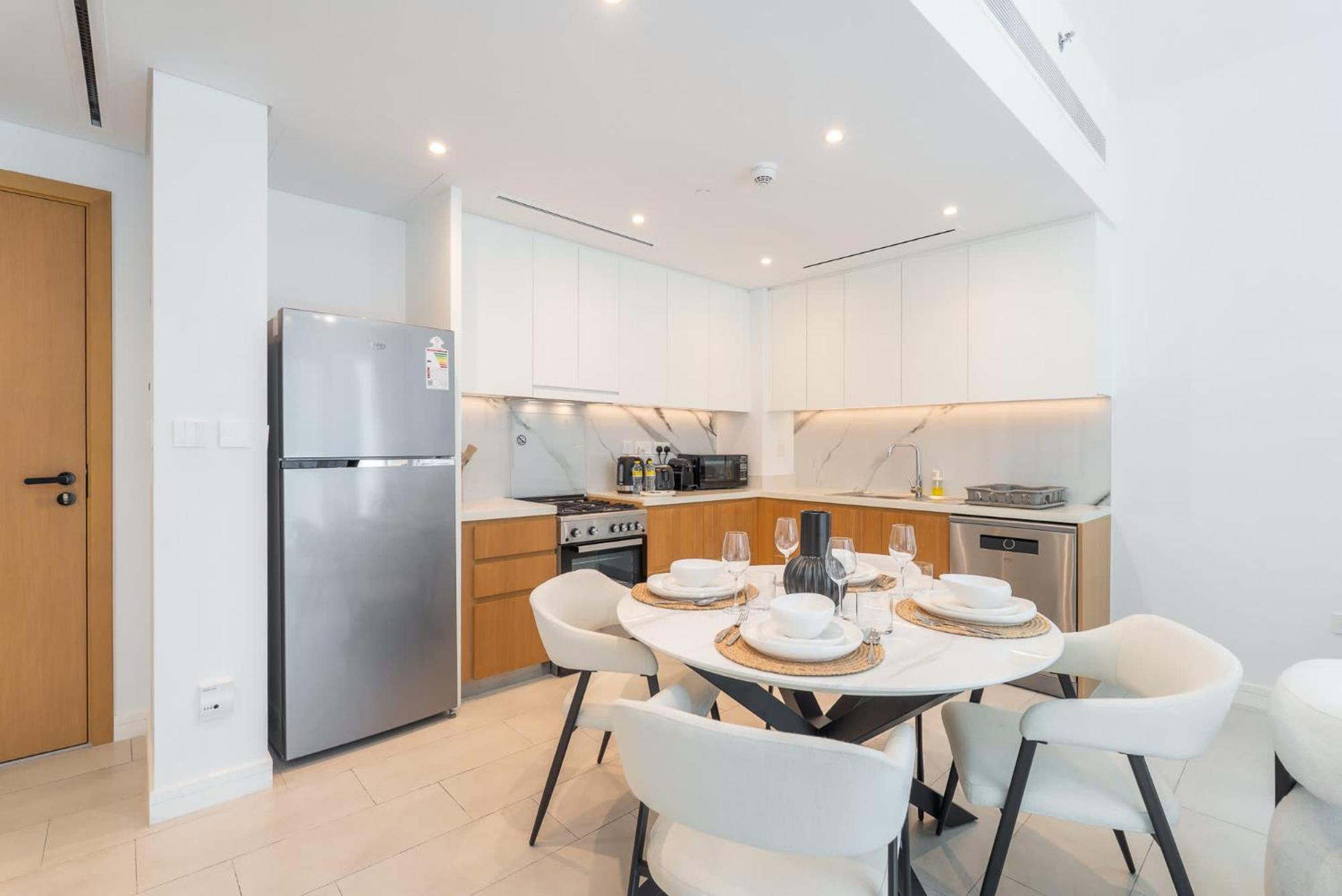 Situated On The Famous Jbr With Direct Access Apartment *