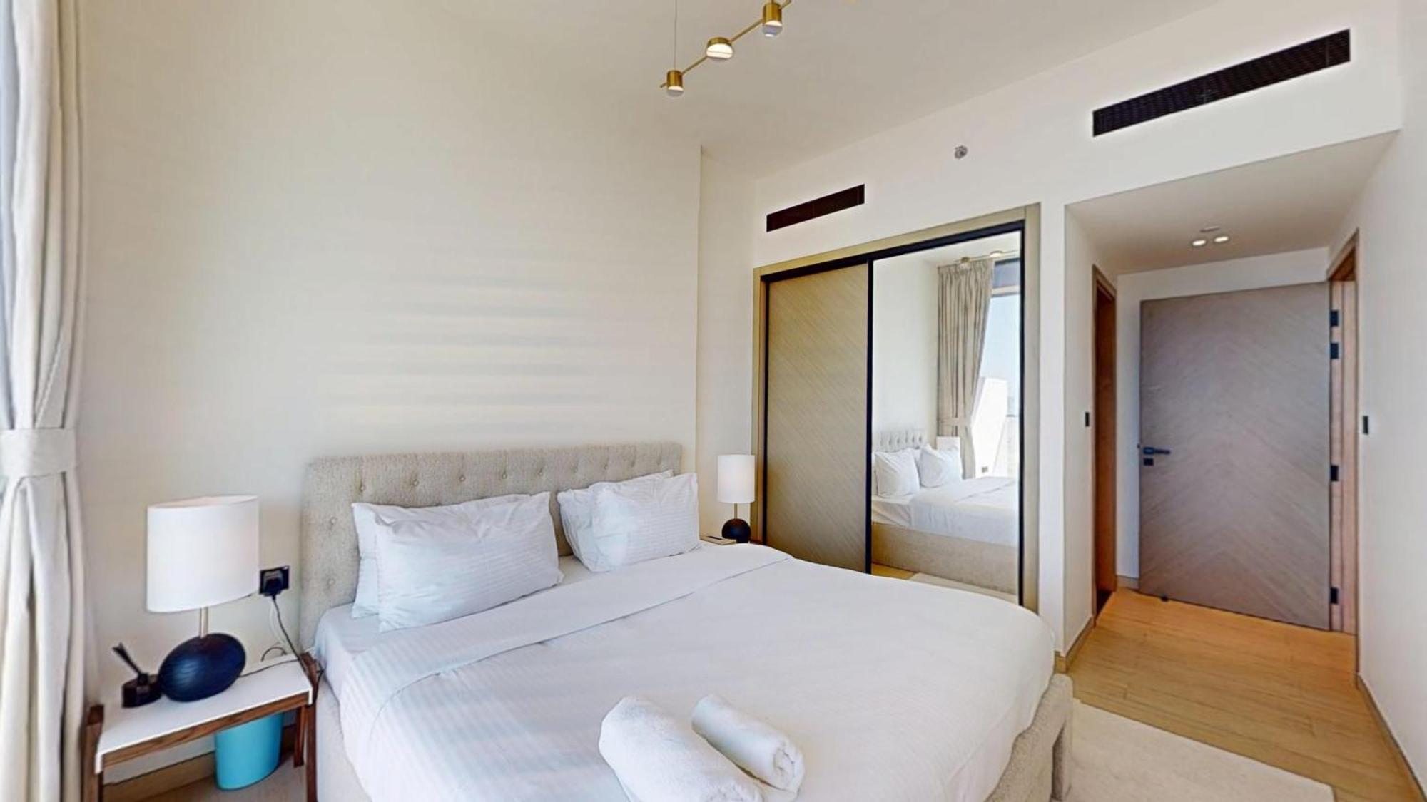 Fam Living Cozy Urban At Jvc With Quick Access To Miracle Garden Apartment
