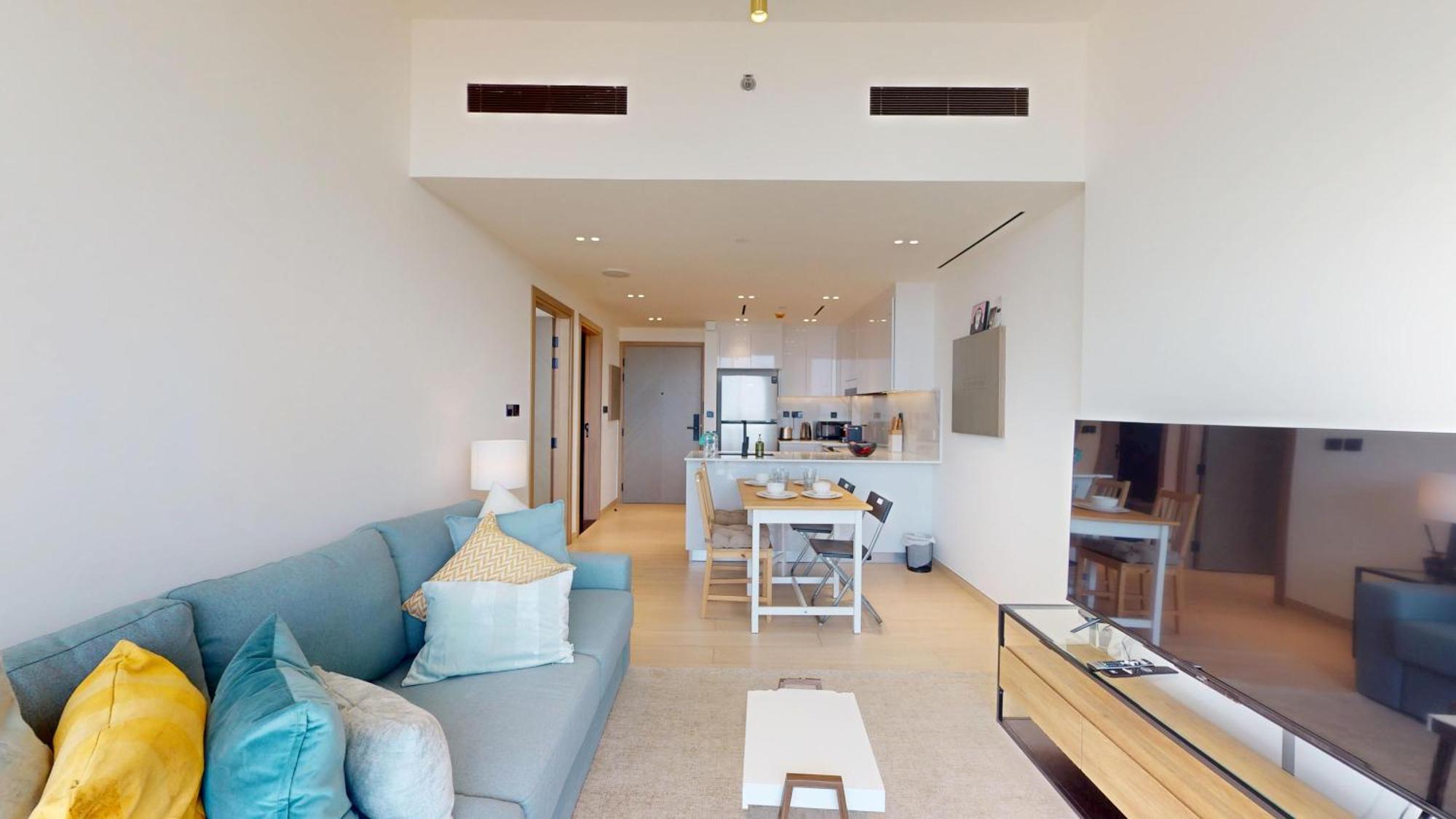 Fam Living Cozy Urban At Jvc With Quick Access To Miracle Garden *
