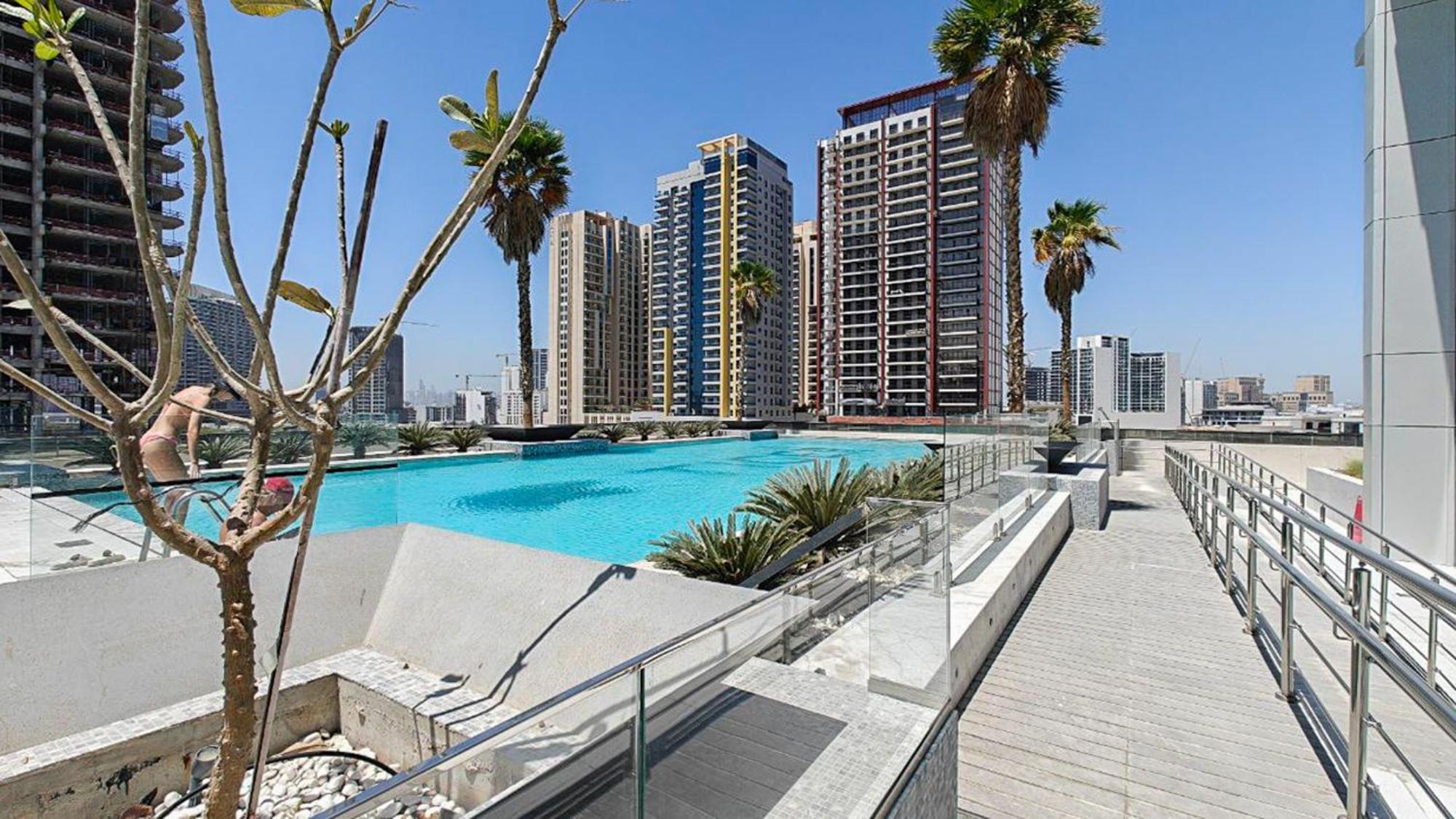 Stunning In Regina Tower With Five View Apartment Dubai