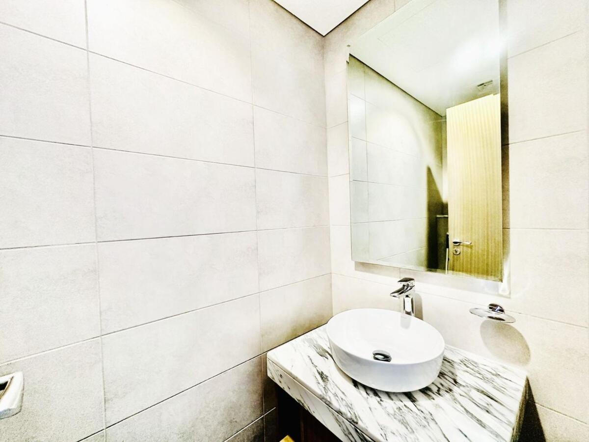 Modern 2br In Aykon Tower C Dubai