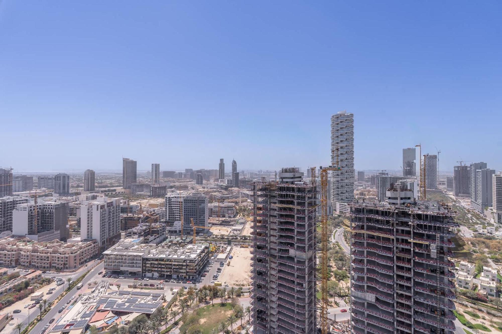 Stunning In Regina Tower With Five View Dubai