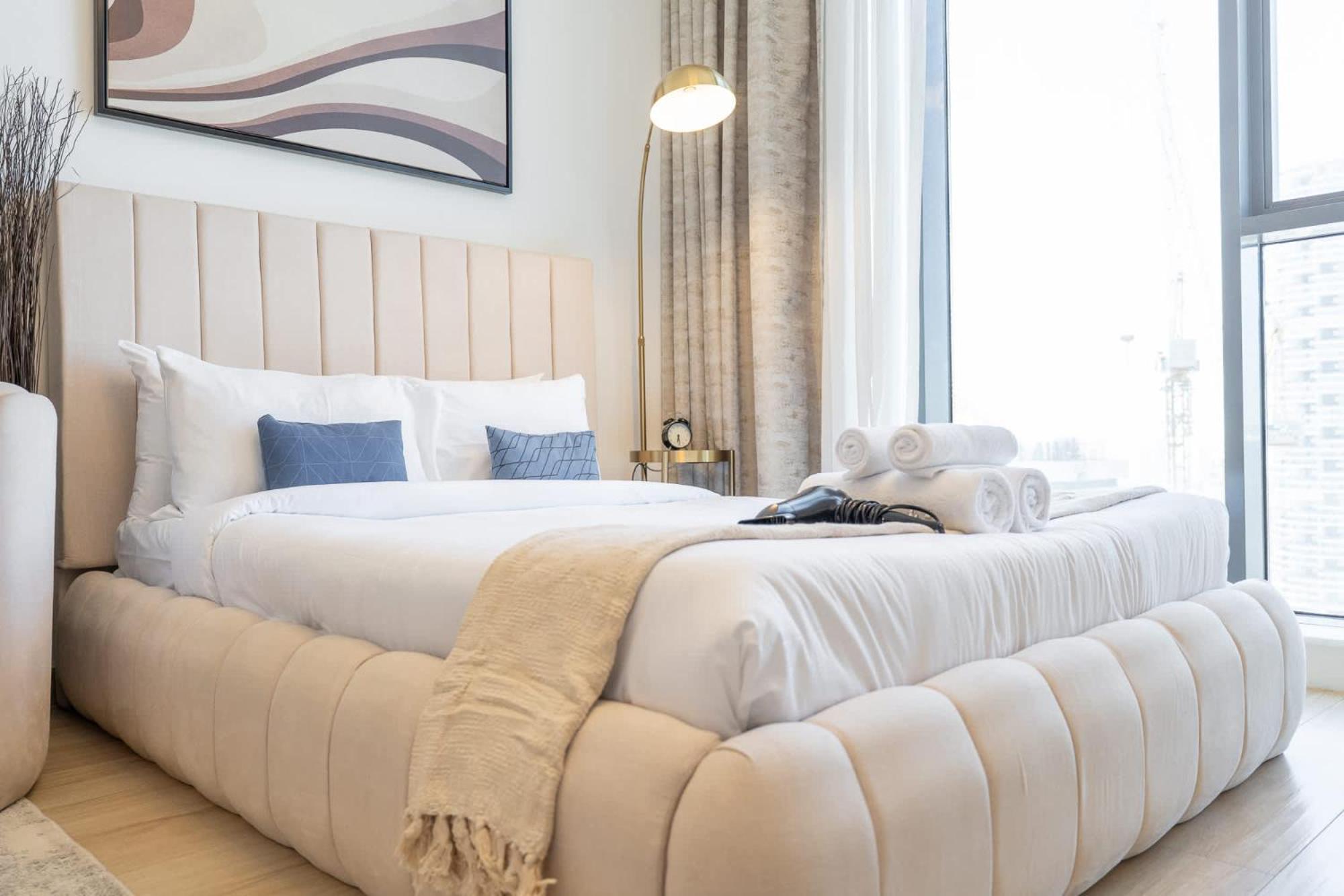 Stunning In Regina Tower With Five View Apartment Dubai