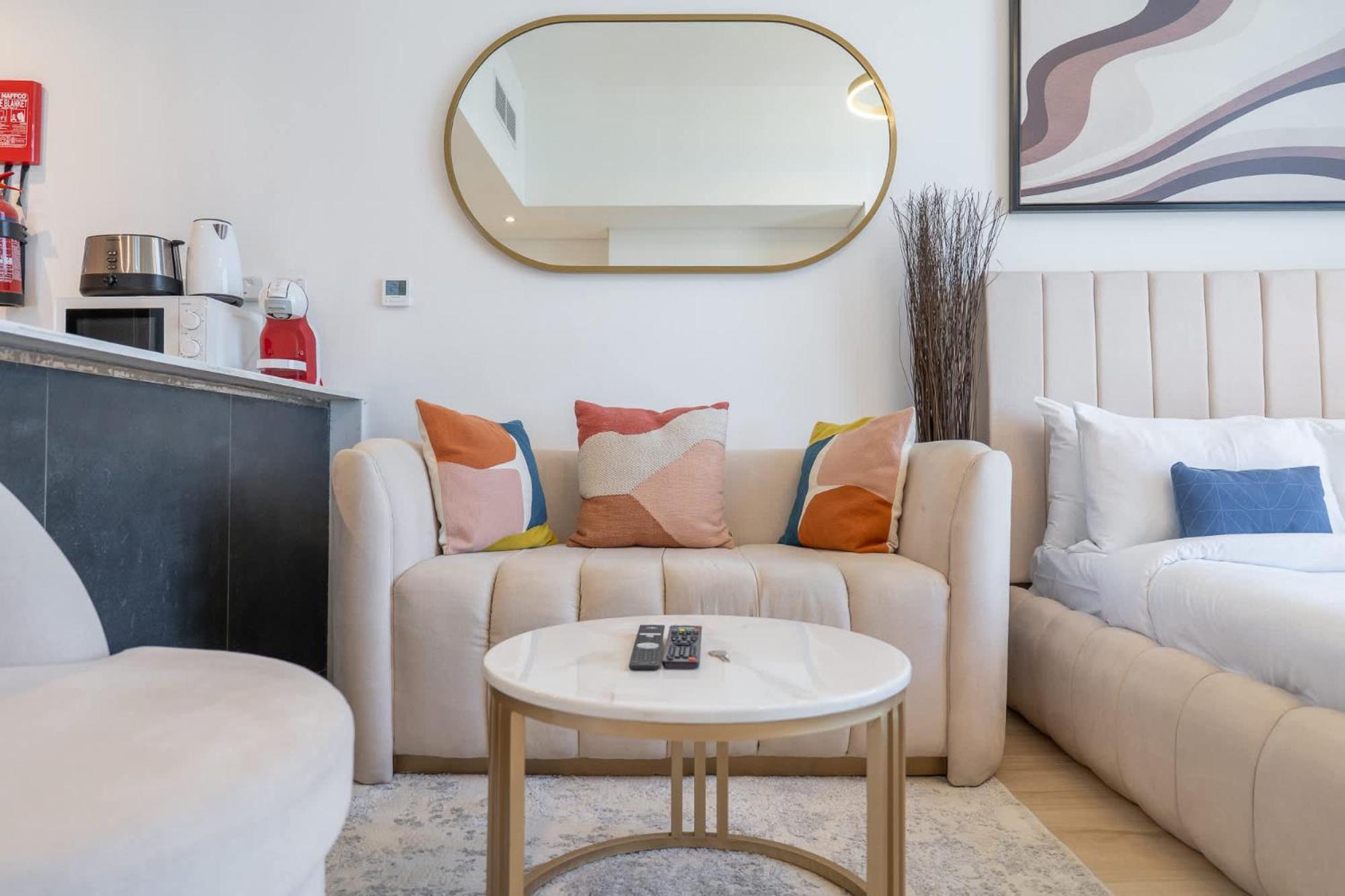 Stunning In Regina Tower With Five View Apartment Dubai