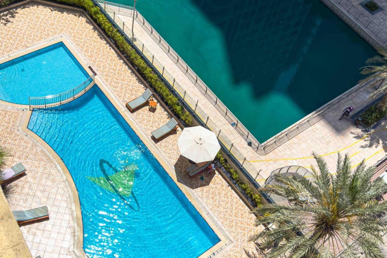 Chill With Balcony And Pool View Apartment