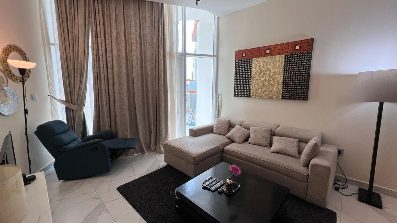 Luxurious Bedroom With Pool L Business Bay Canal L 10 Min To Mall L Burj Khalifa L Down Town * Dubai