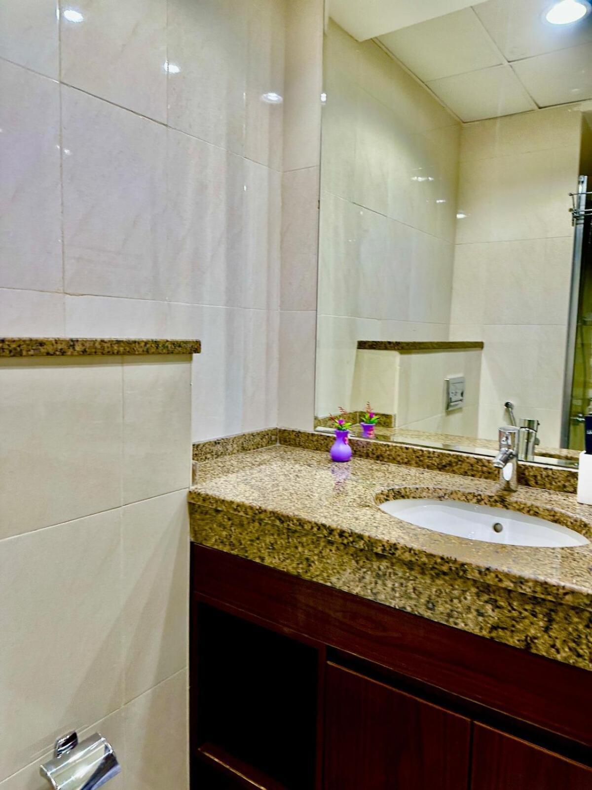 Comfy In Jvc Great Location Fast Wi-fi *