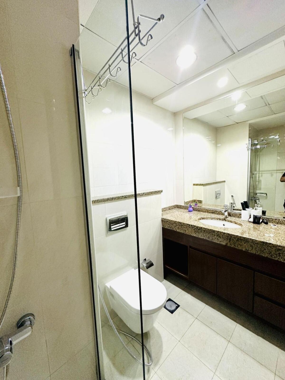 Comfy In Jvc Great Location Fast Wi-fi Apartment *