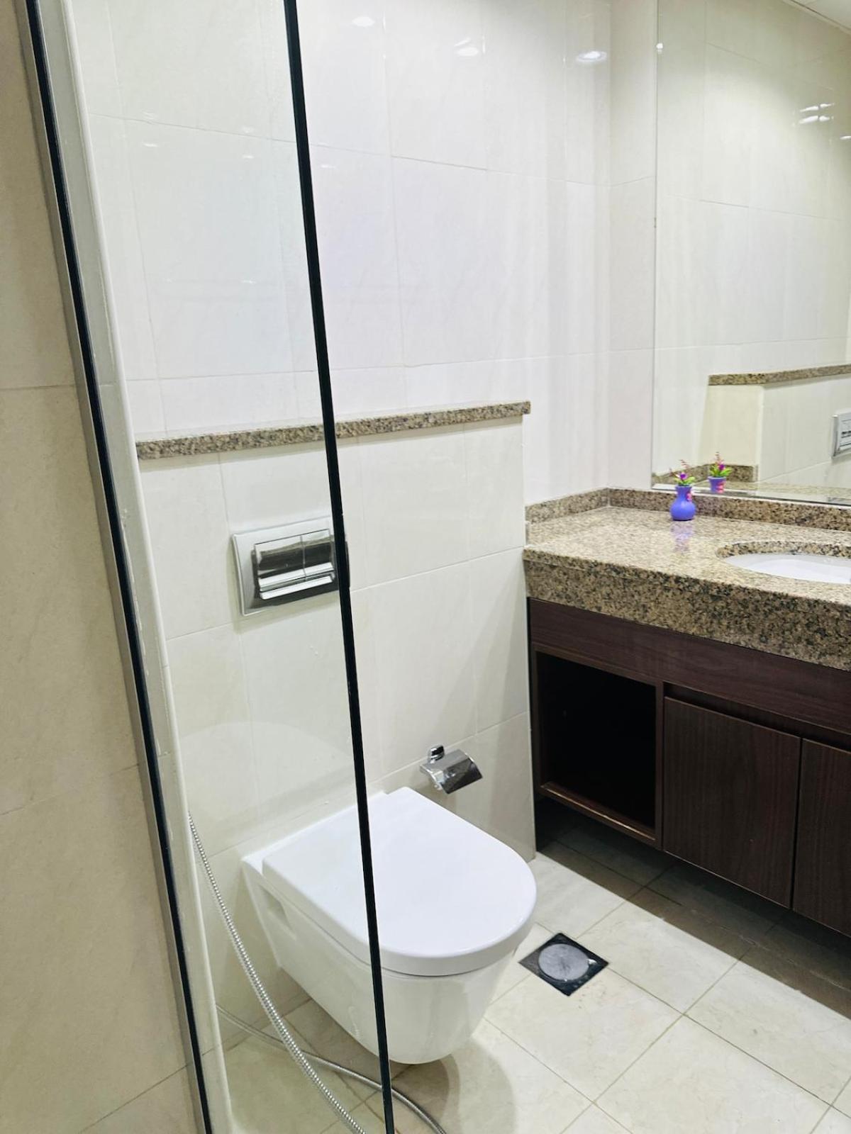 Apartment Comfy In Jvc Great Location Fast Wi-fi