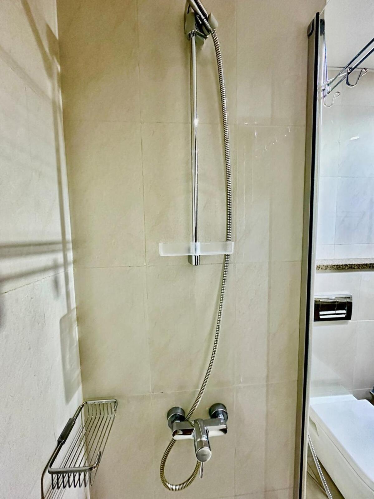 Comfy In Jvc Great Location Fast Wi-fi Apartment *