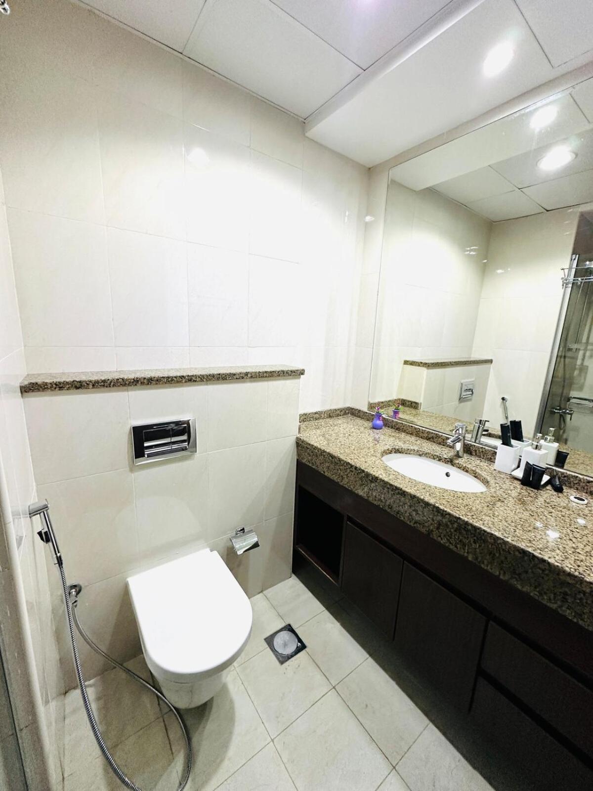 Comfy In Jvc Great Location Fast Wi-fi Apartment *