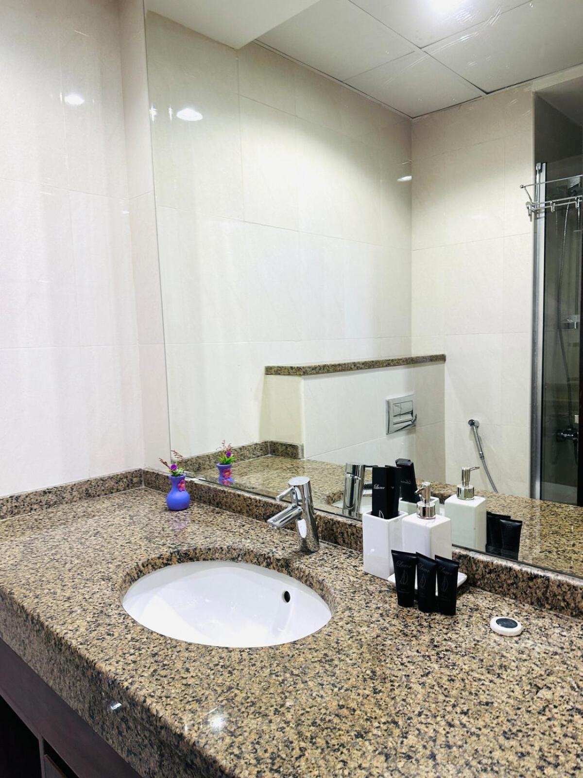 Apartment Comfy In Jvc Great Location Fast Wi-fi Dubai