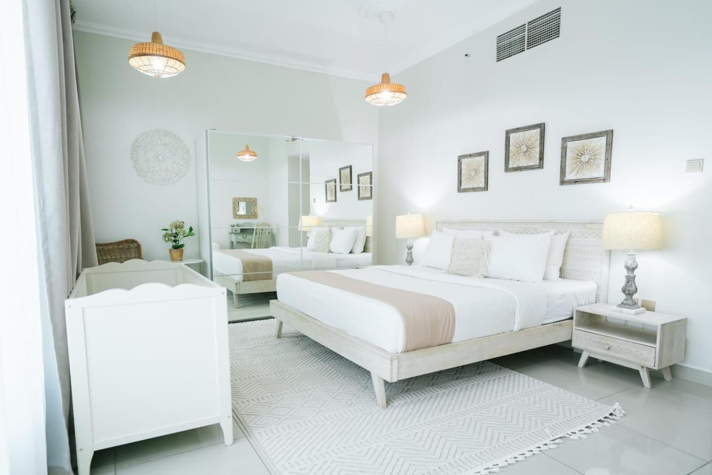 Beautiful Marina View 58th Floor 3 Bedrooms *