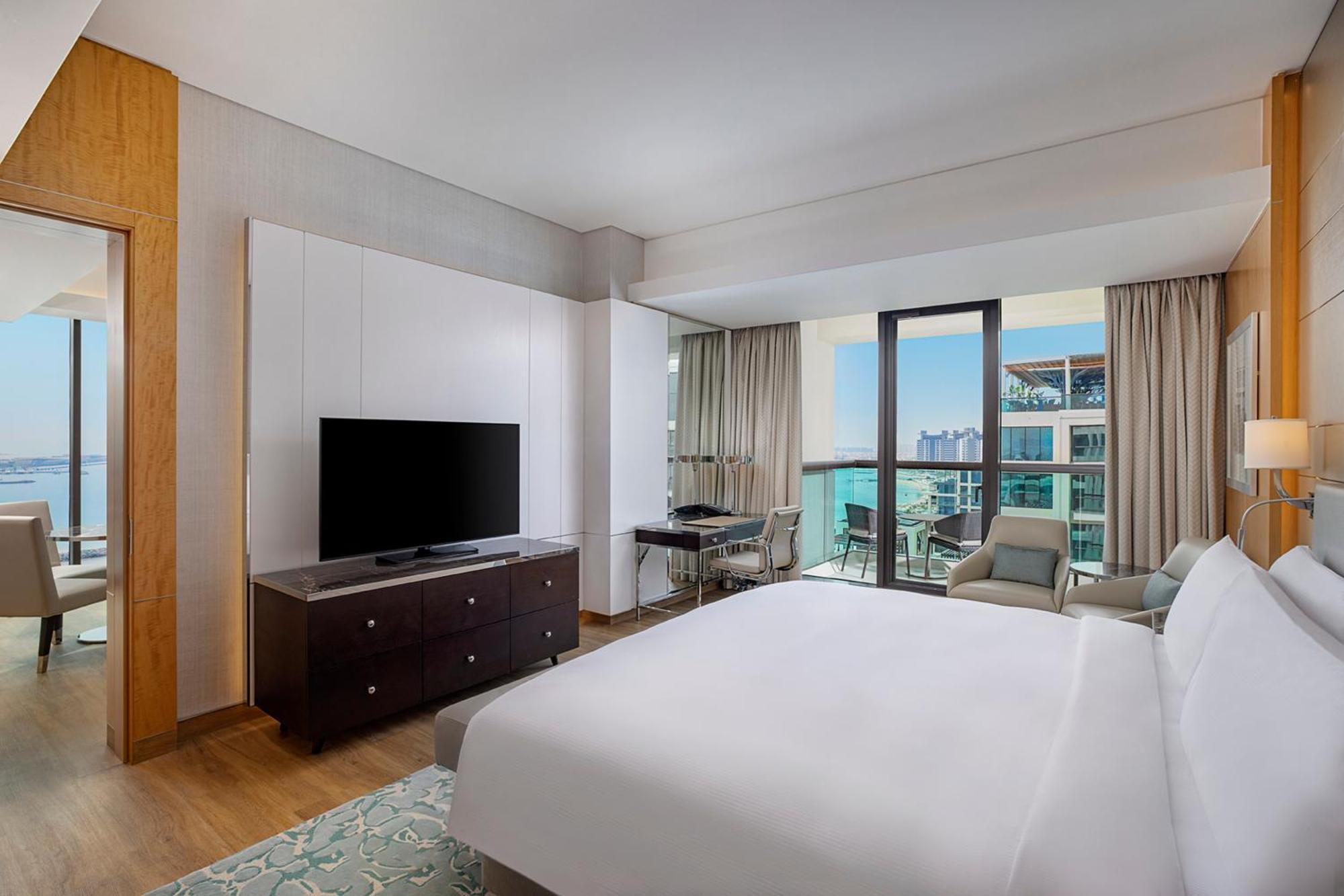 Hilton Palm Jumeirah Resort 5*