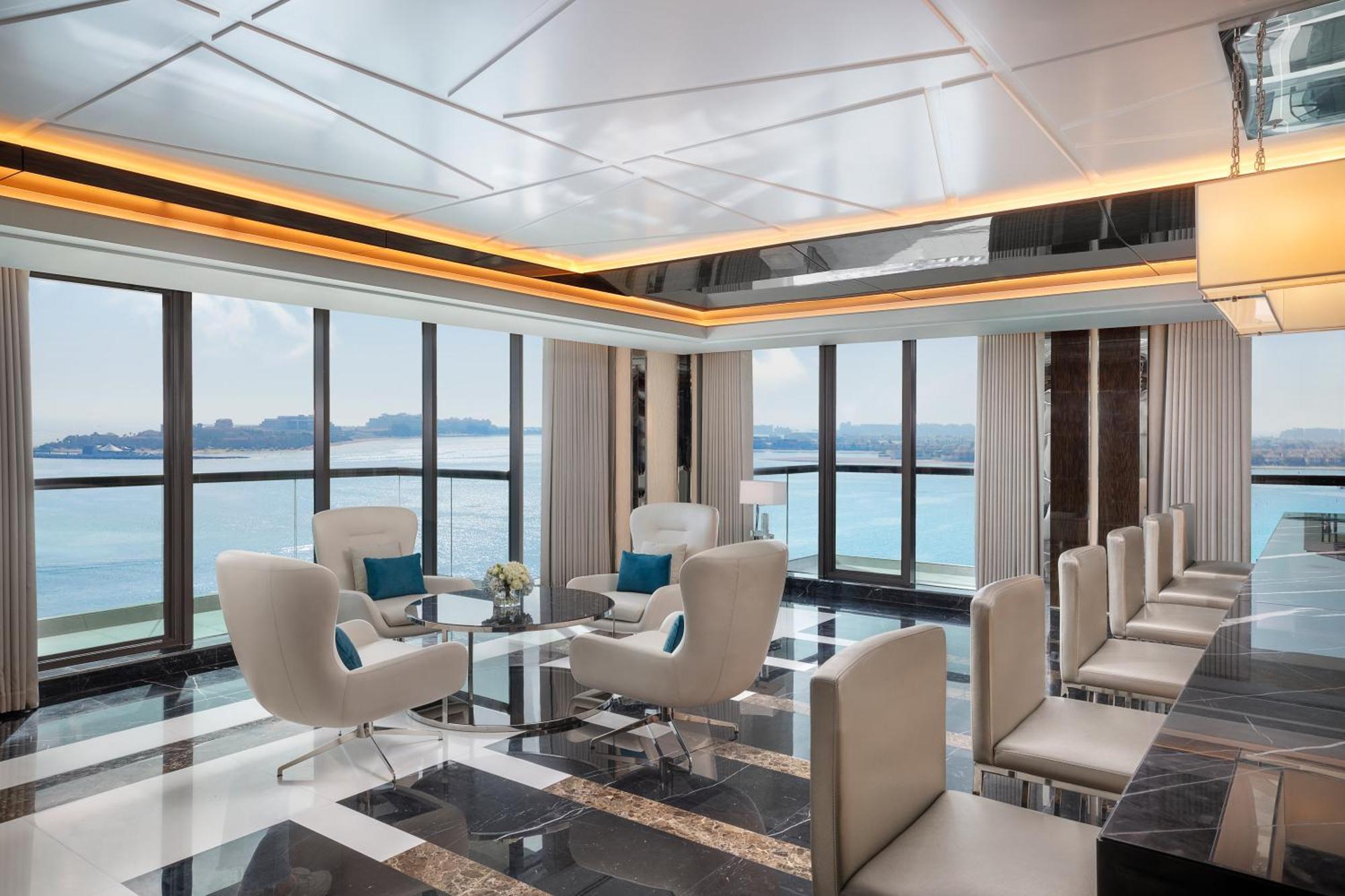 Hilton Palm Jumeirah Resort 5*