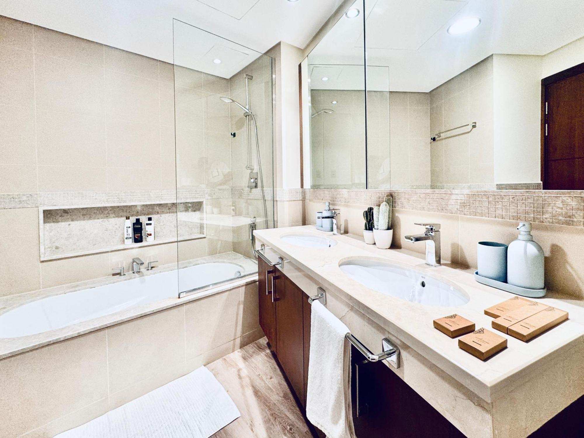Apartment Burj Vista Luxury 2br ,full Burj Khalifa View ,direct Mall & Metro Access *