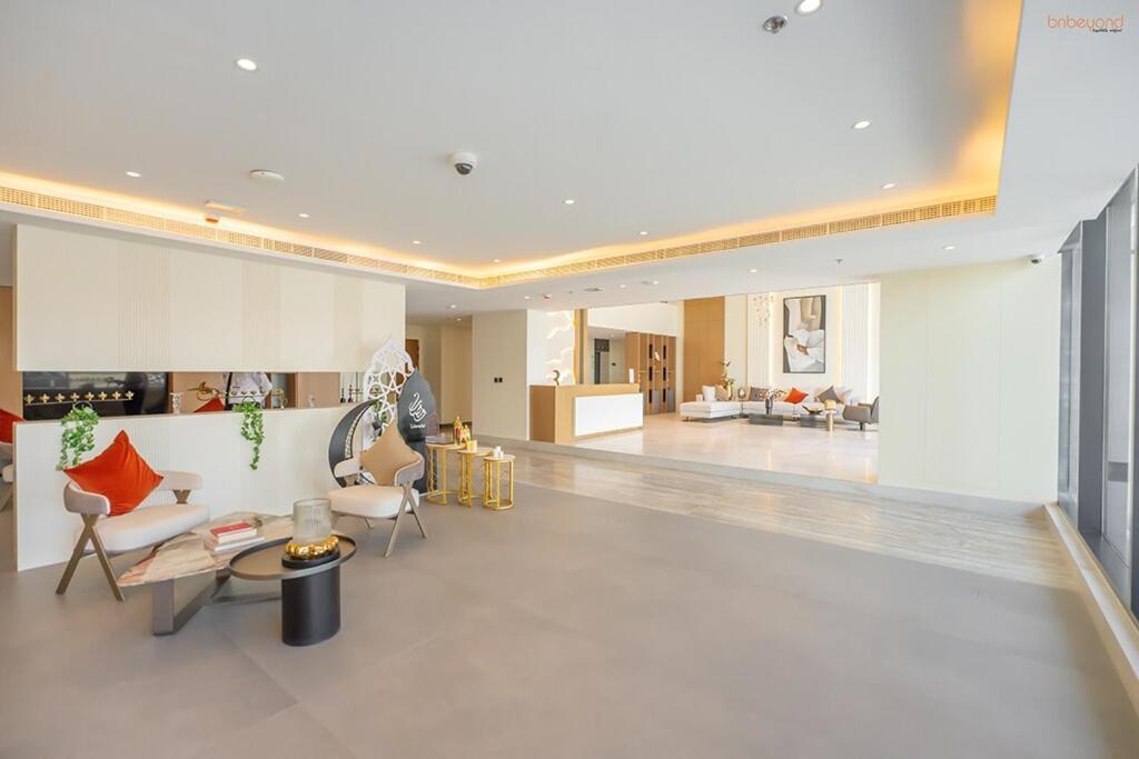 Apartment Bnbeyond's Sassy With Expansive Balcony *
