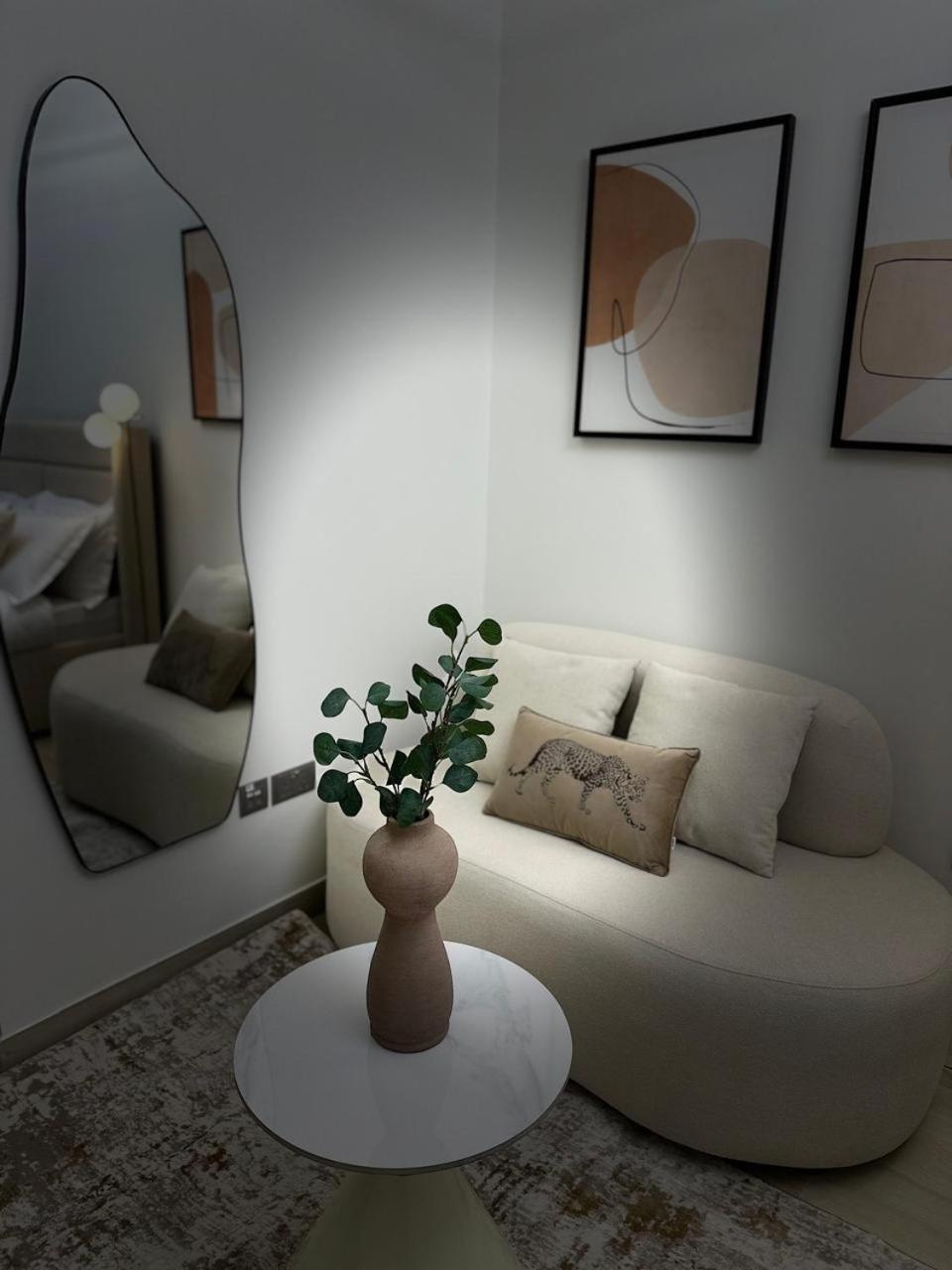 Luxury Near Burj Khalifa Apartment Dubai