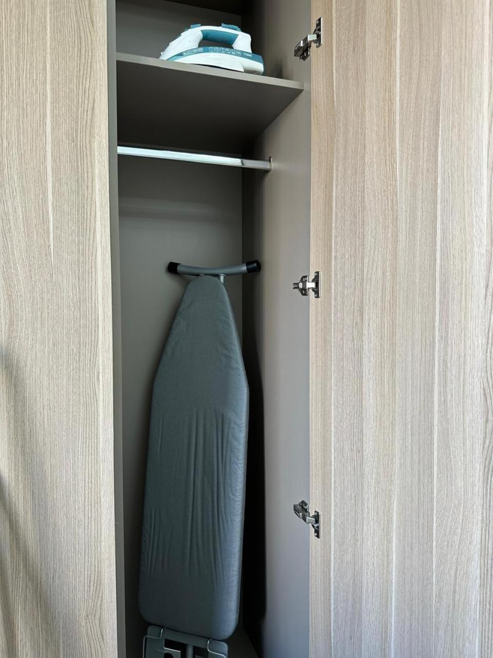 Luxury Near Burj Khalifa Apartment *