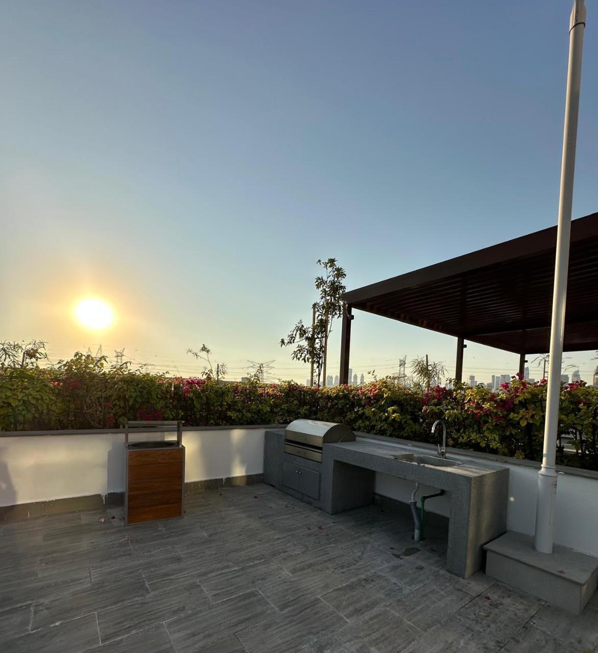 Luxury Near Burj Khalifa Apartment *